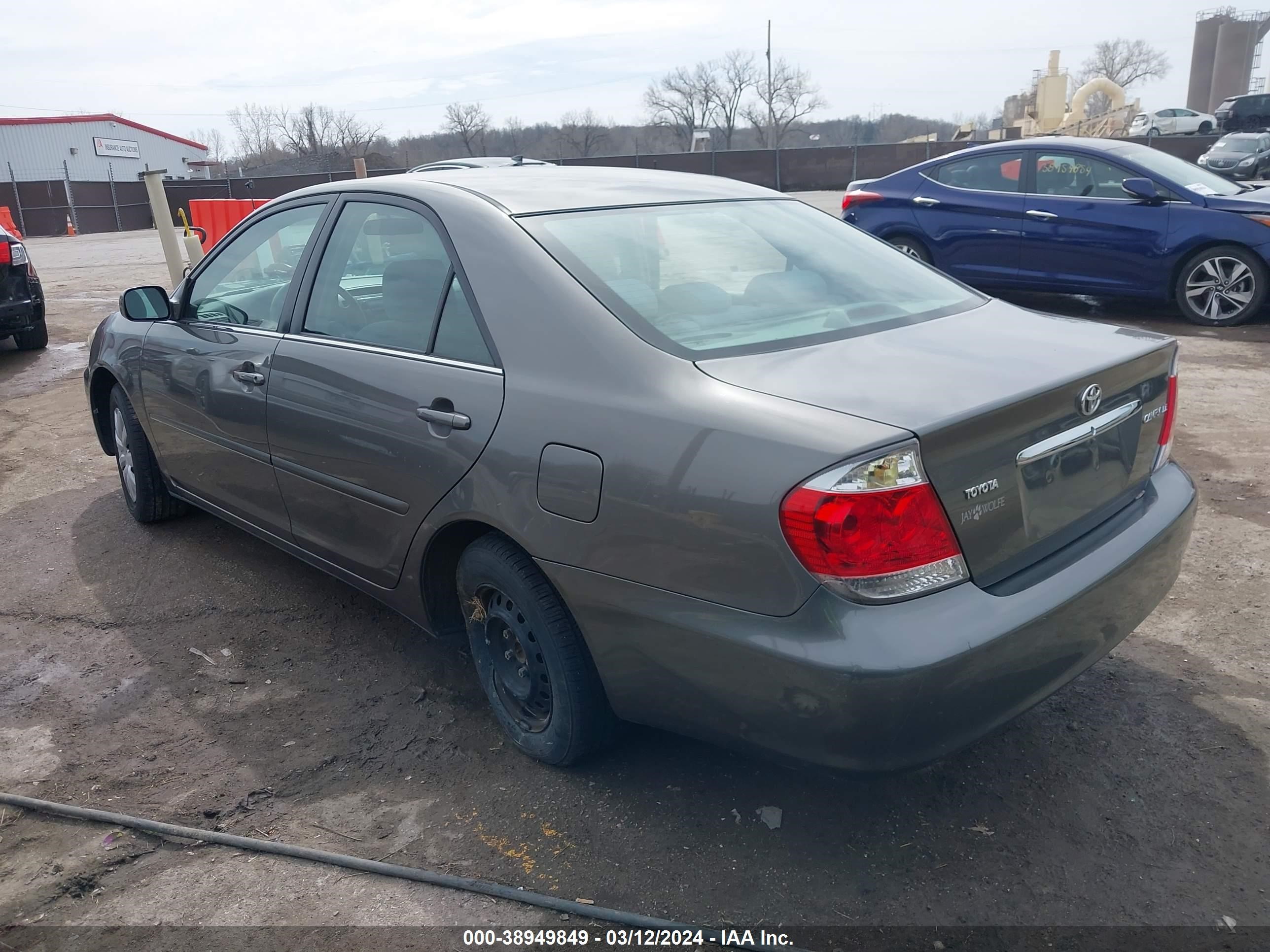 Photo 2 VIN: 4T1BE32K76U722749 - TOYOTA CAMRY 