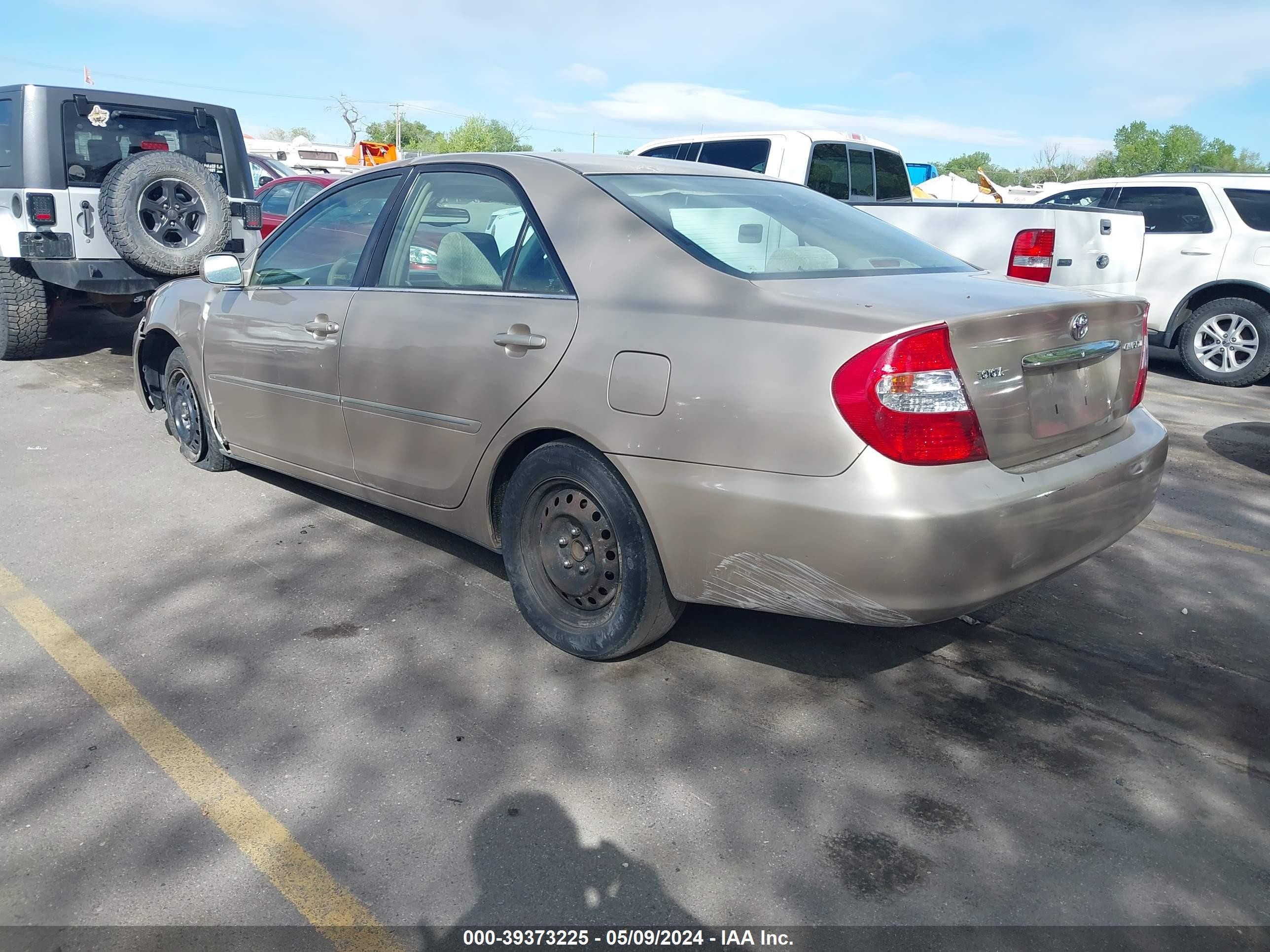 Photo 2 VIN: 4T1BE32K82U094551 - TOYOTA CAMRY 