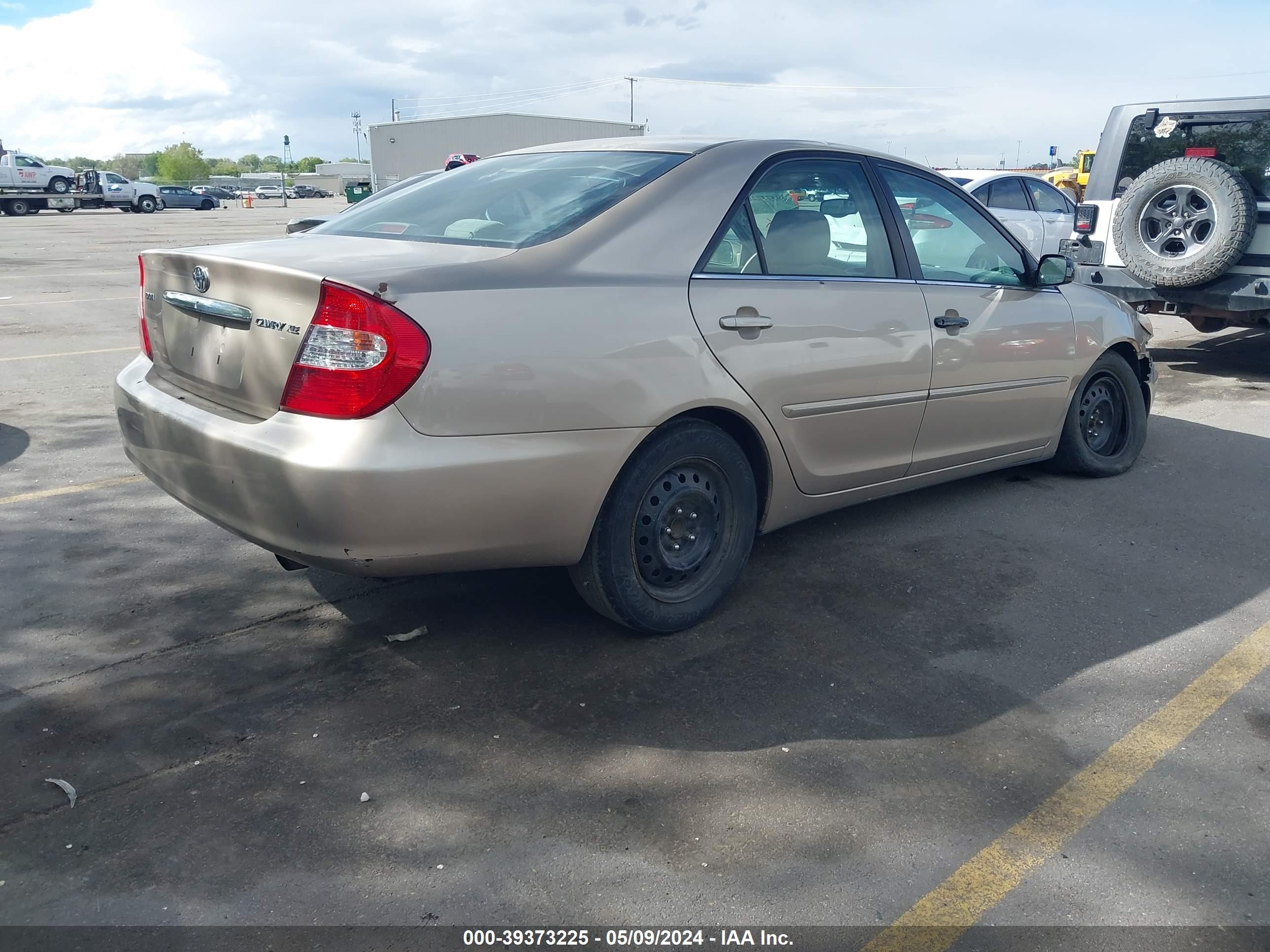 Photo 3 VIN: 4T1BE32K82U094551 - TOYOTA CAMRY 