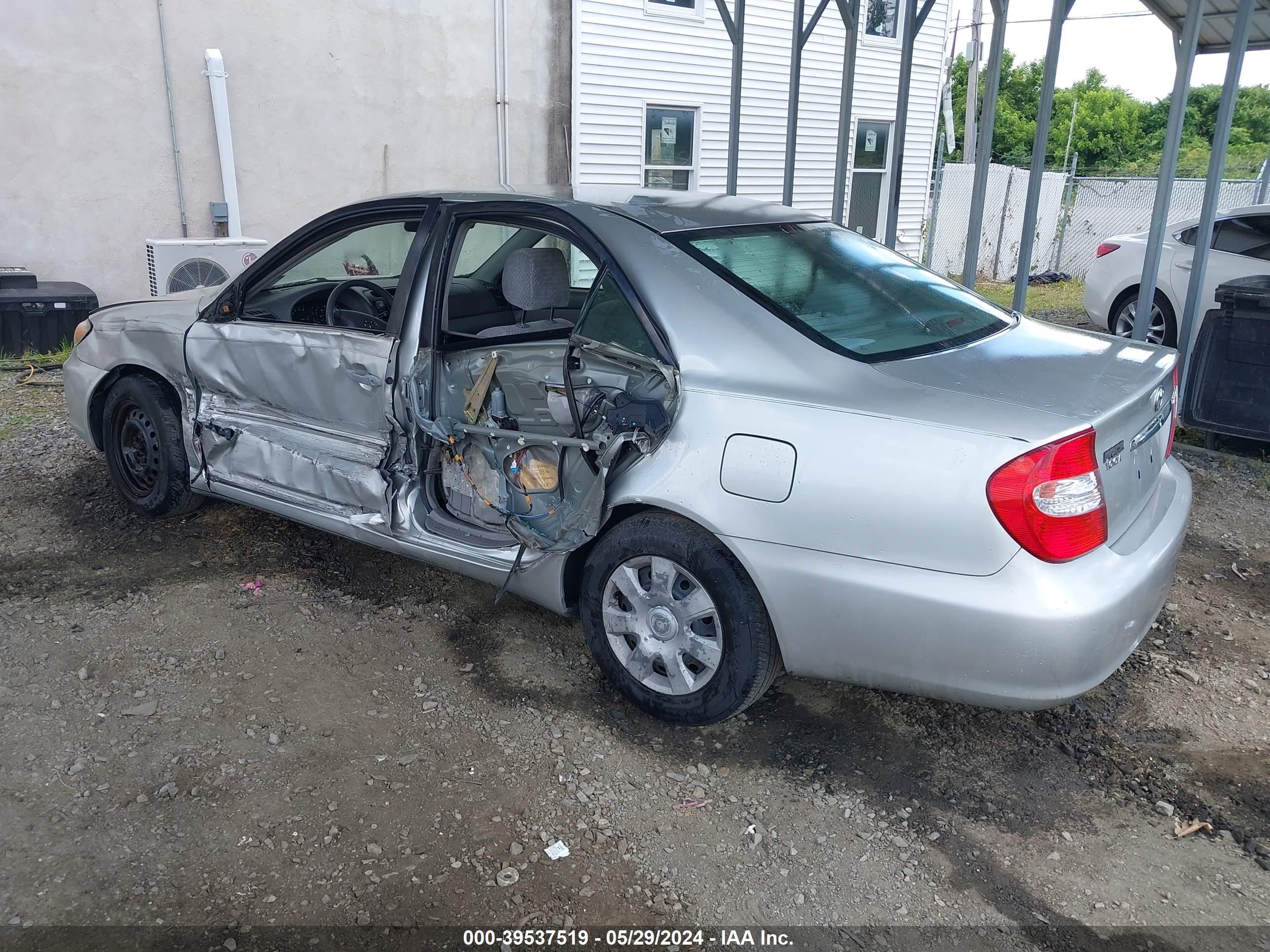 Photo 2 VIN: 4T1BE32K82U507634 - TOYOTA CAMRY 