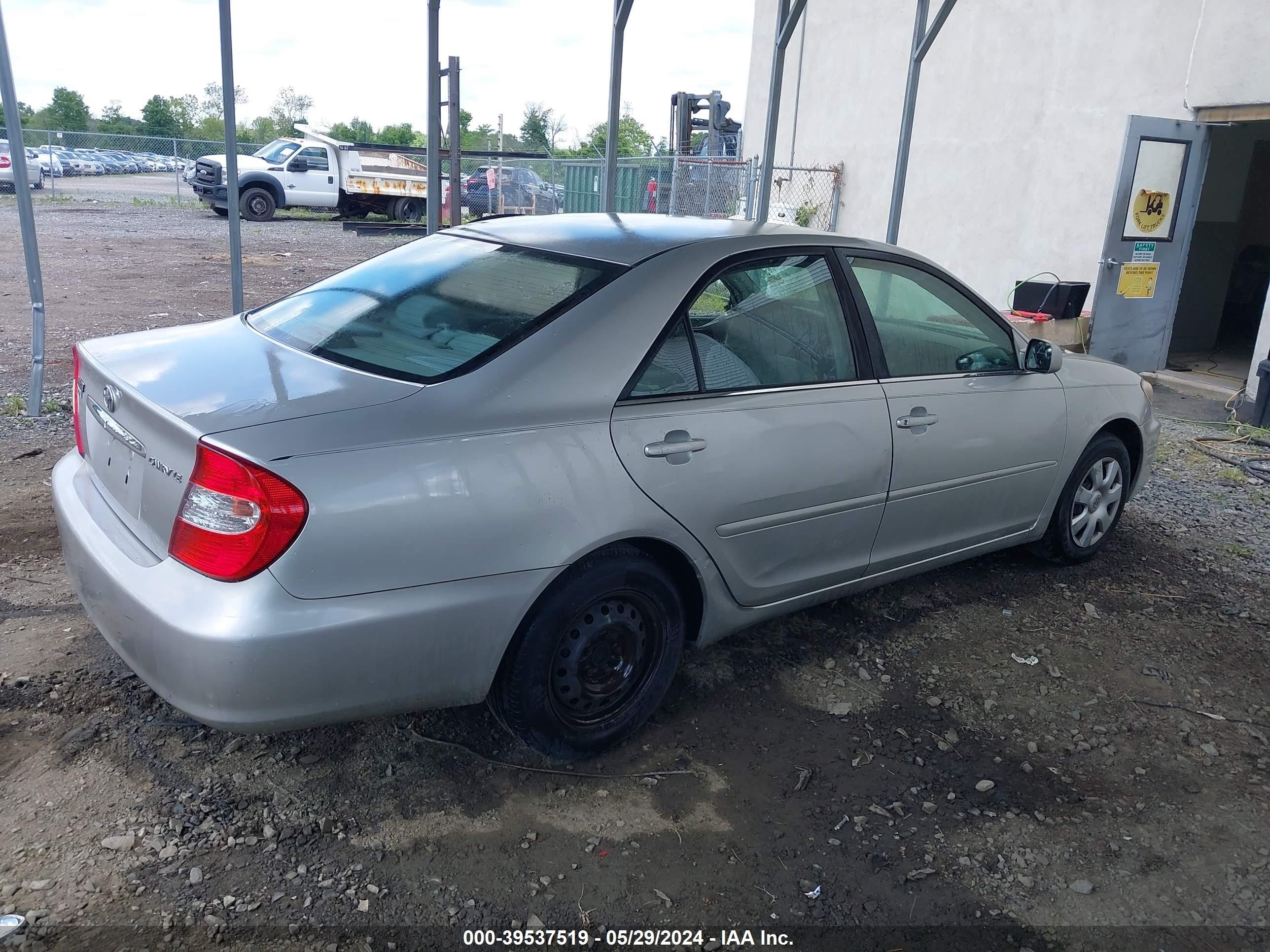 Photo 3 VIN: 4T1BE32K82U507634 - TOYOTA CAMRY 