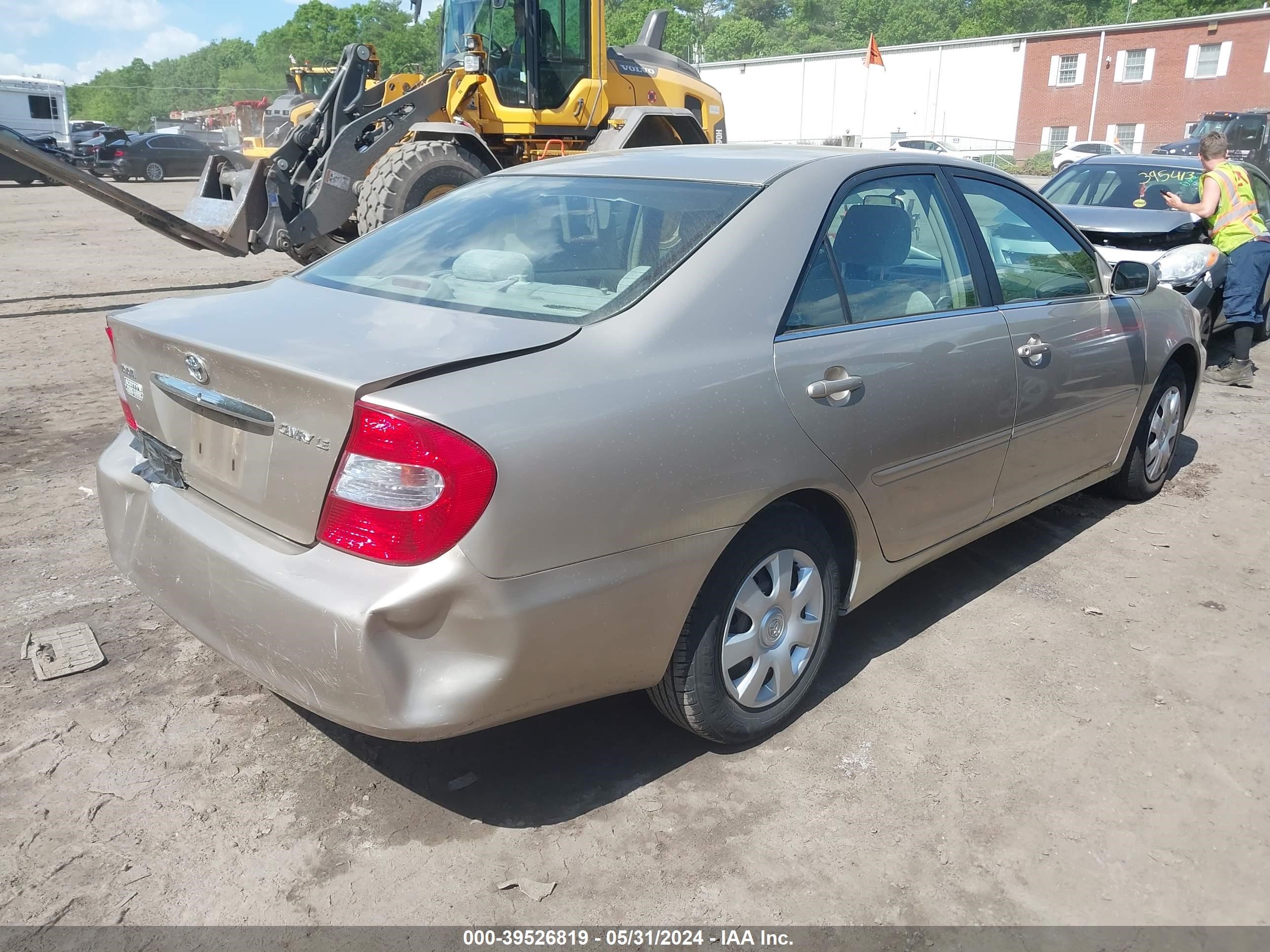 Photo 3 VIN: 4T1BE32K82U598193 - TOYOTA CAMRY 