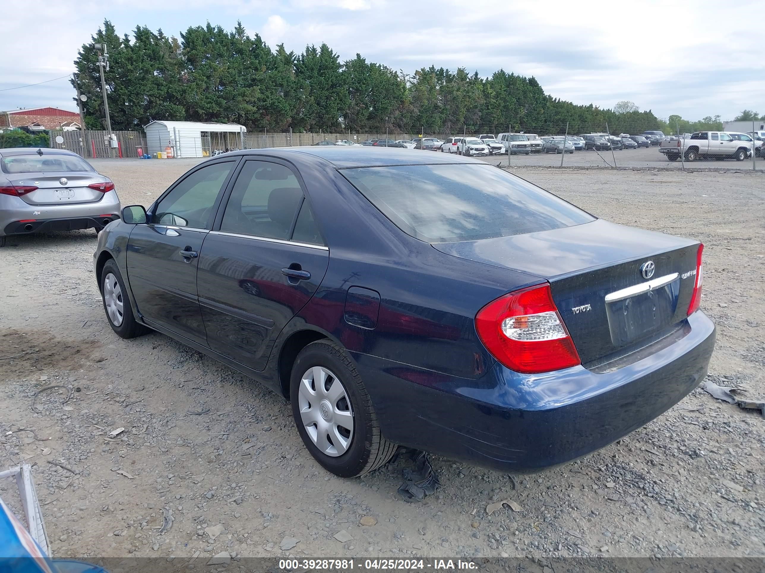 Photo 2 VIN: 4T1BE32K82U632486 - TOYOTA CAMRY 