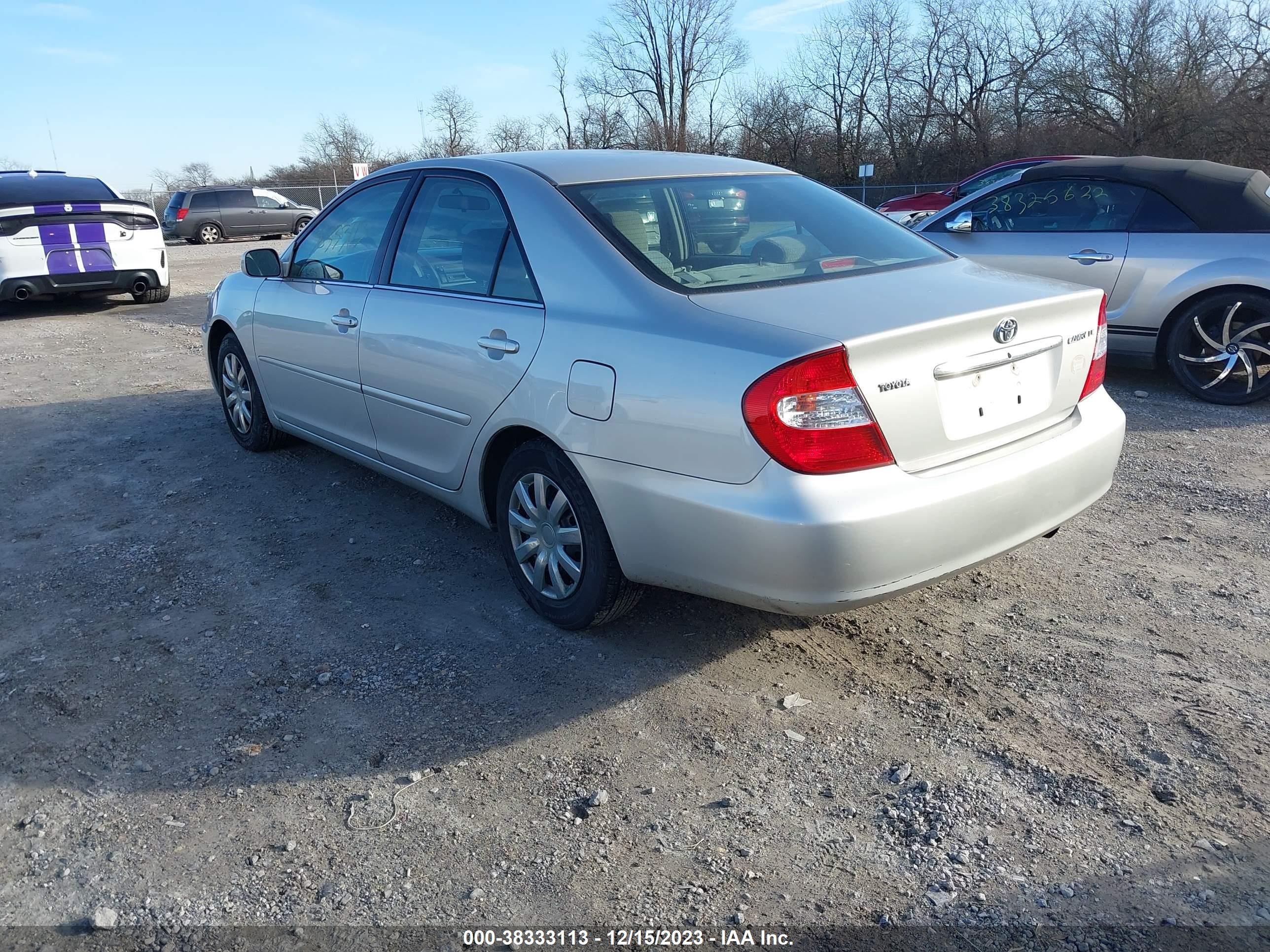 Photo 2 VIN: 4T1BE32K83U125556 - TOYOTA CAMRY 