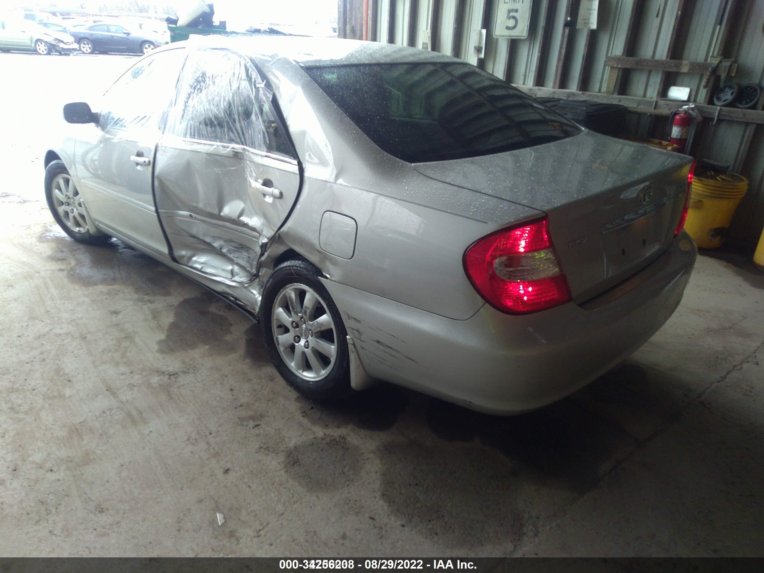 Photo 2 VIN: 4T1BE32K83U258057 - TOYOTA CAMRY 