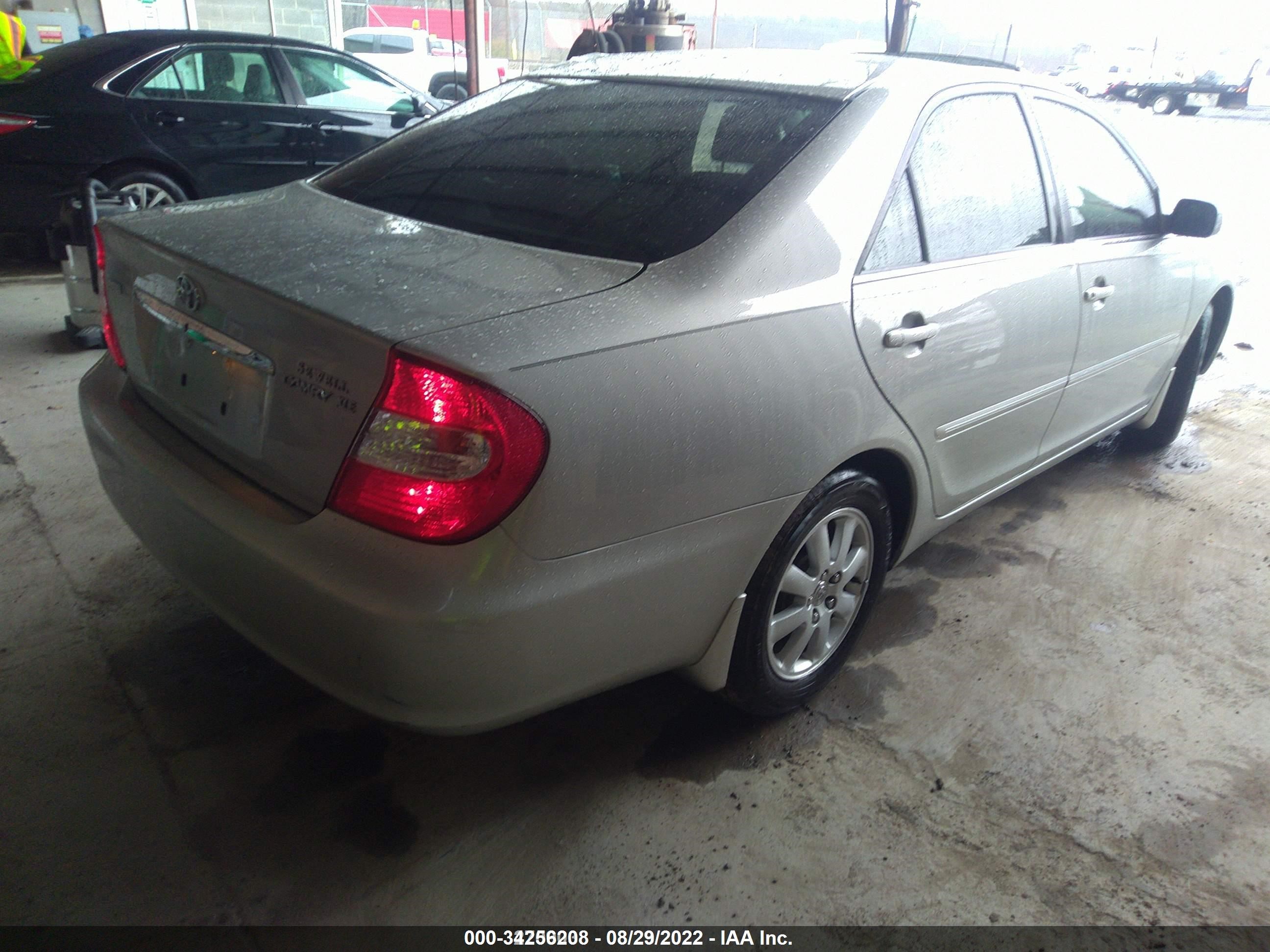 Photo 3 VIN: 4T1BE32K83U258057 - TOYOTA CAMRY 