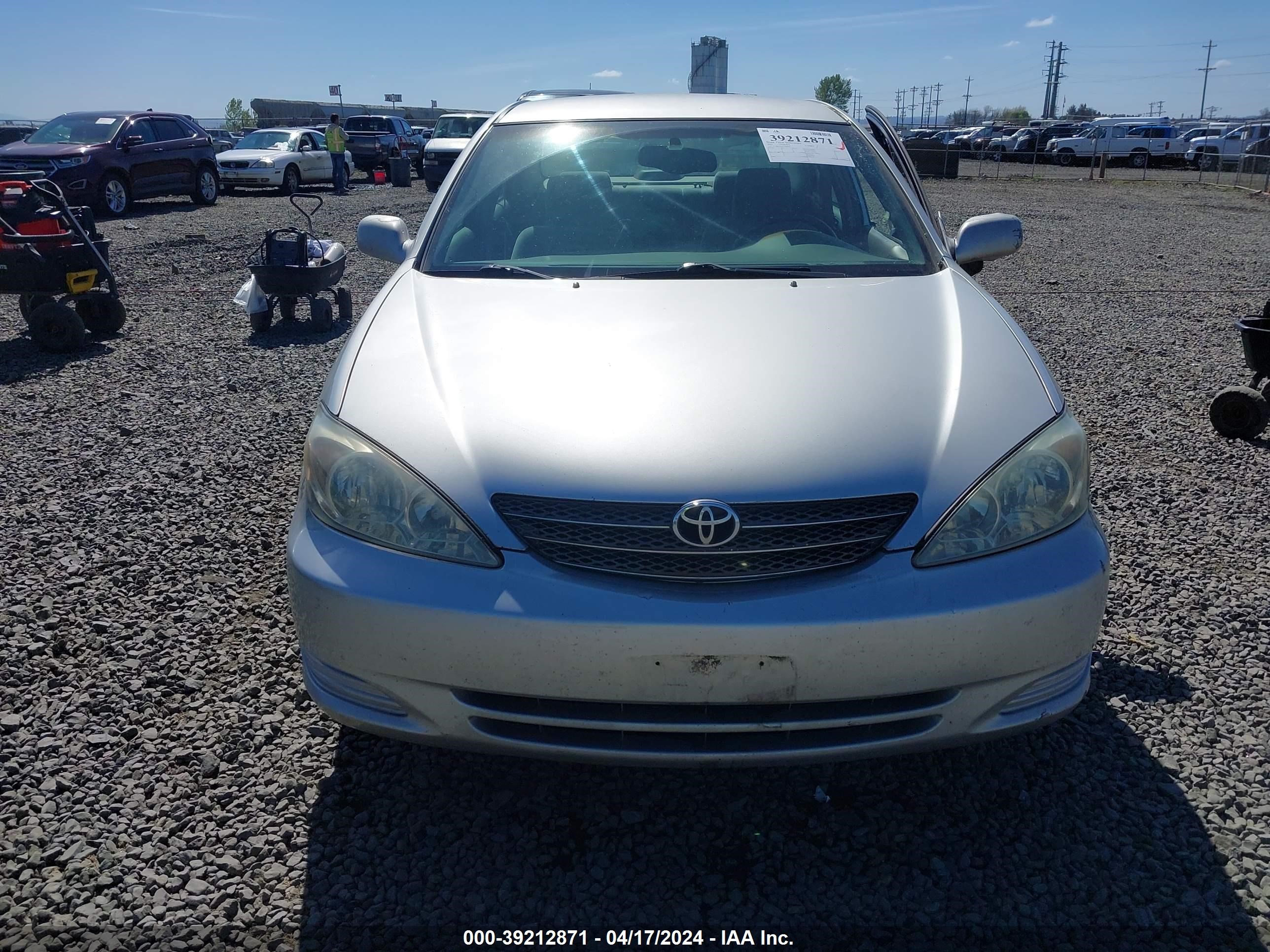 Photo 11 VIN: 4T1BE32K83U780543 - TOYOTA CAMRY 