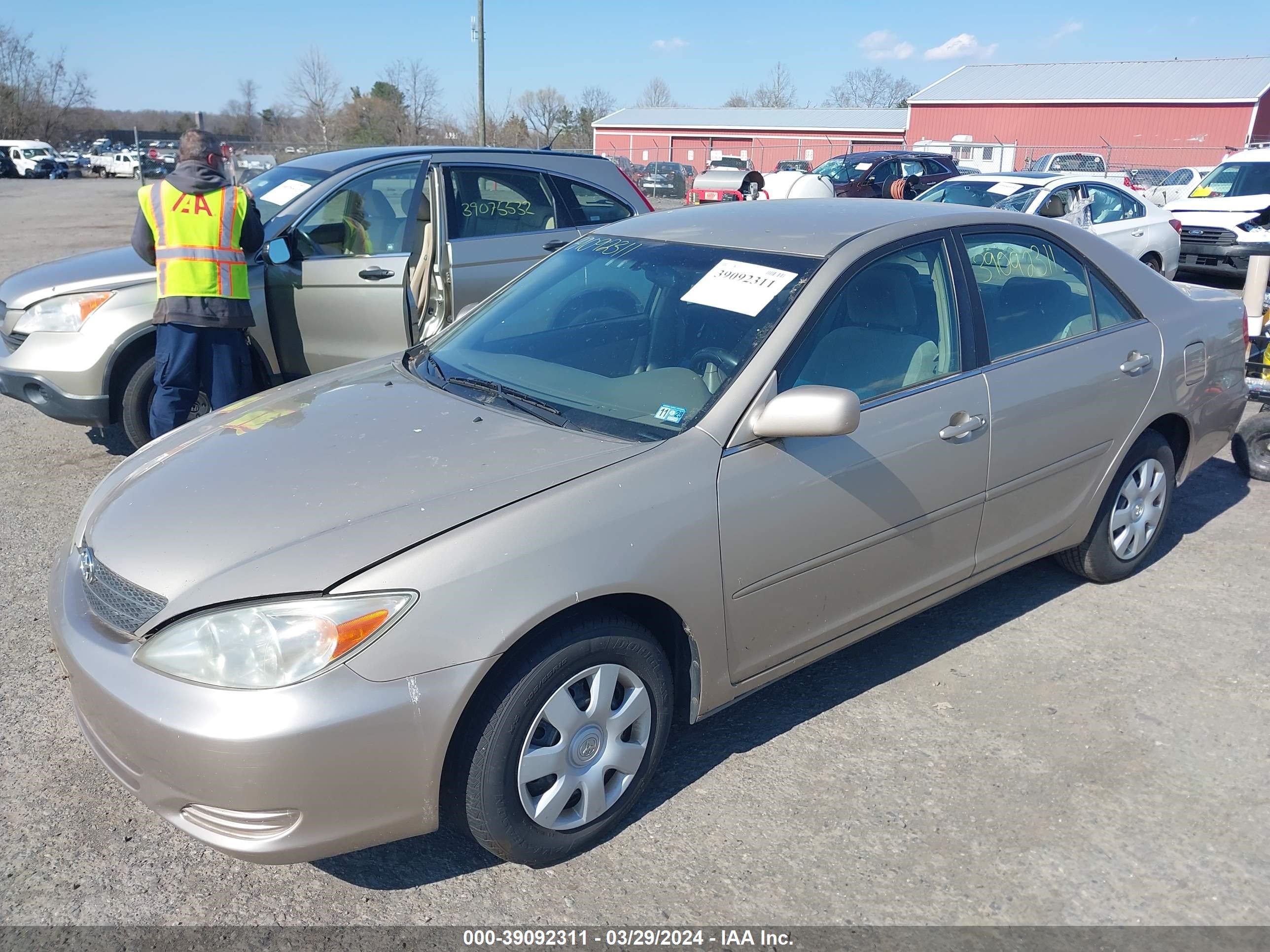 Photo 1 VIN: 4T1BE32K84U865917 - TOYOTA CAMRY 