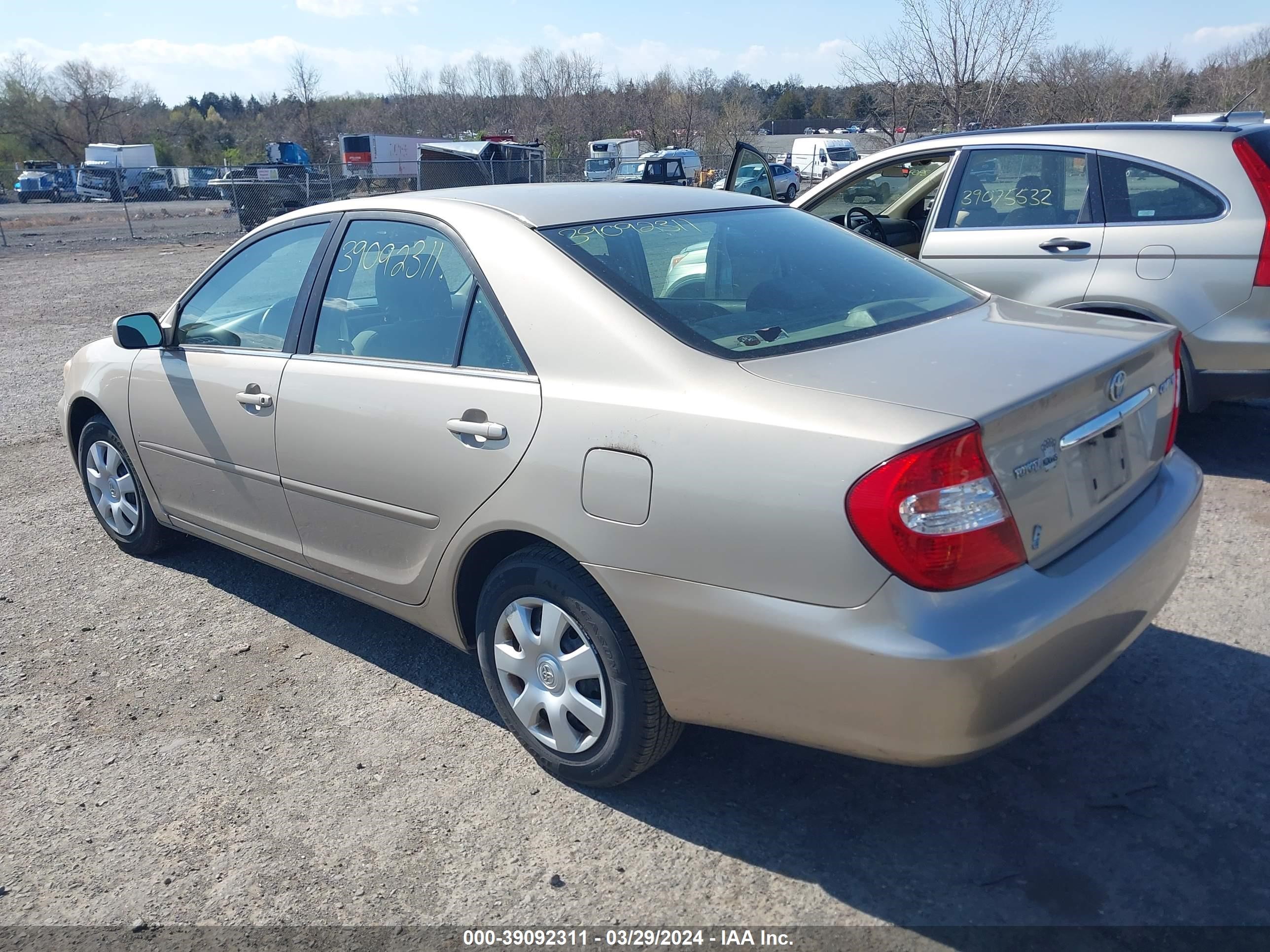 Photo 2 VIN: 4T1BE32K84U865917 - TOYOTA CAMRY 