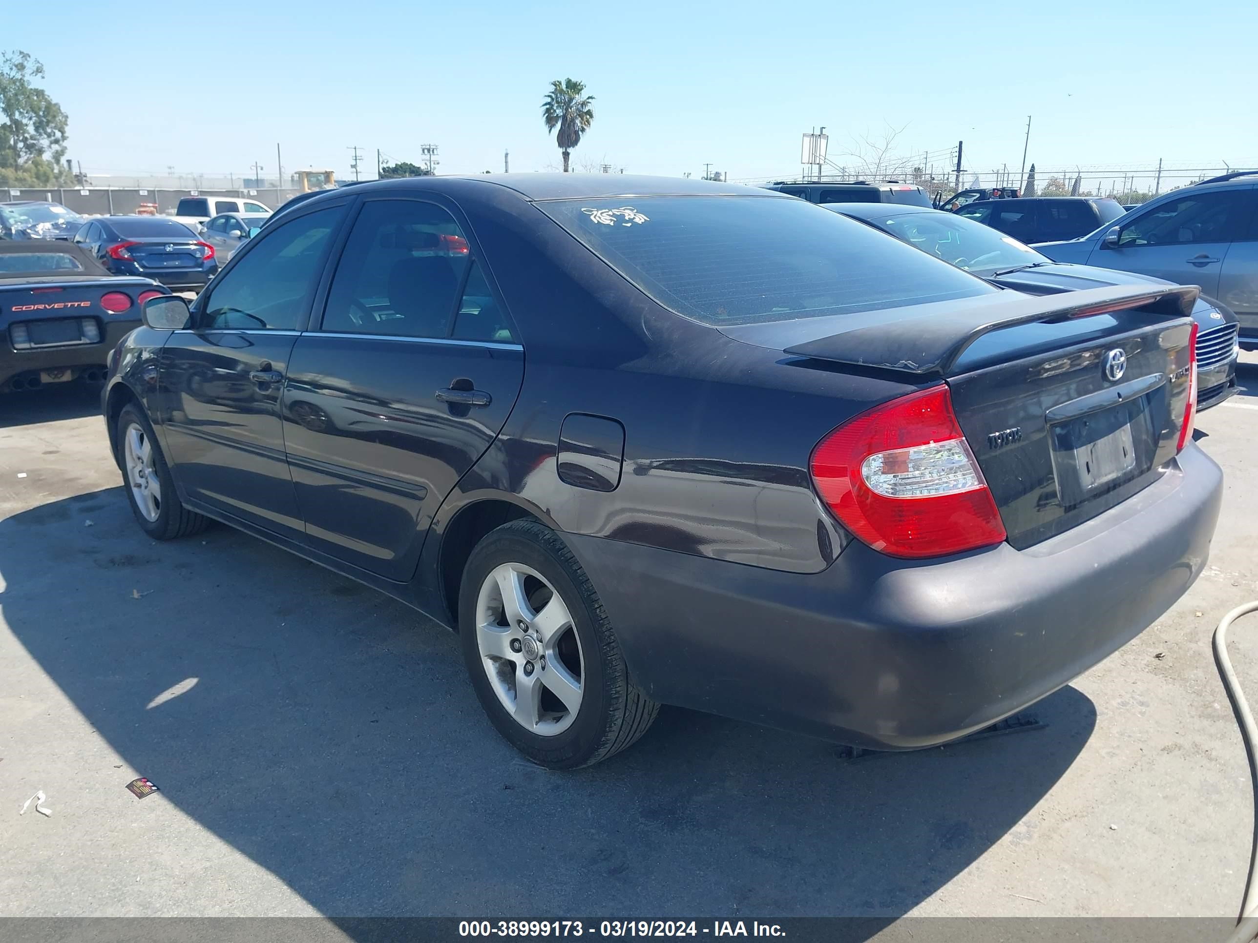 Photo 2 VIN: 4T1BE32K84U930555 - TOYOTA CAMRY 