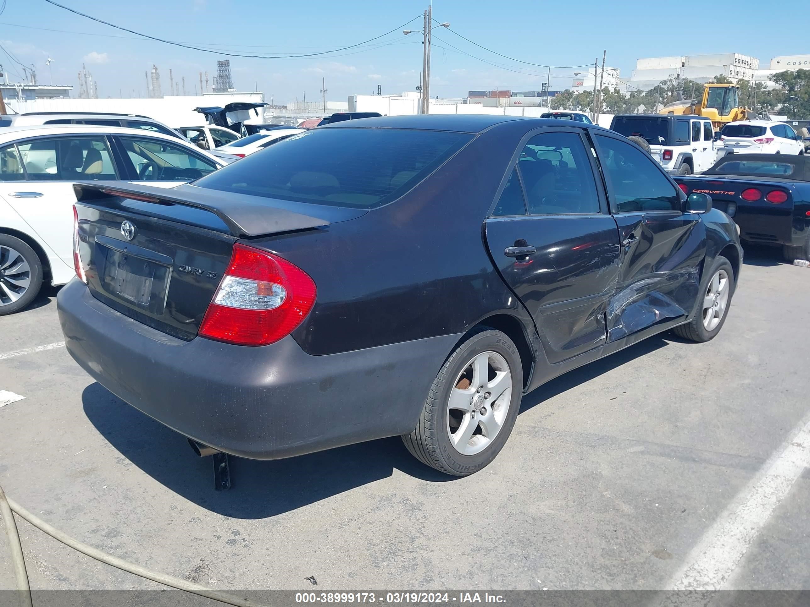 Photo 3 VIN: 4T1BE32K84U930555 - TOYOTA CAMRY 