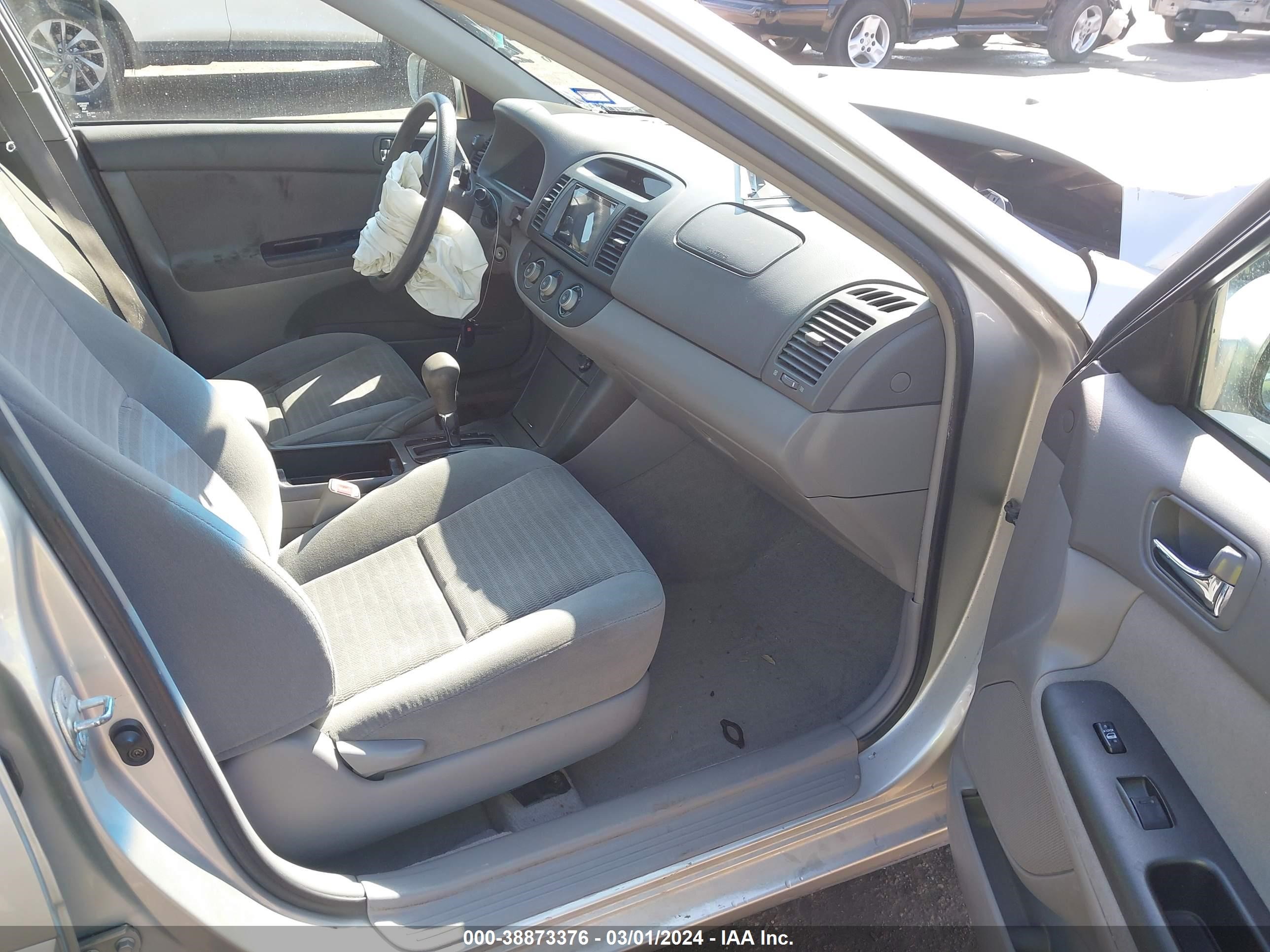 Photo 4 VIN: 4T1BE32K85U032958 - TOYOTA CAMRY 