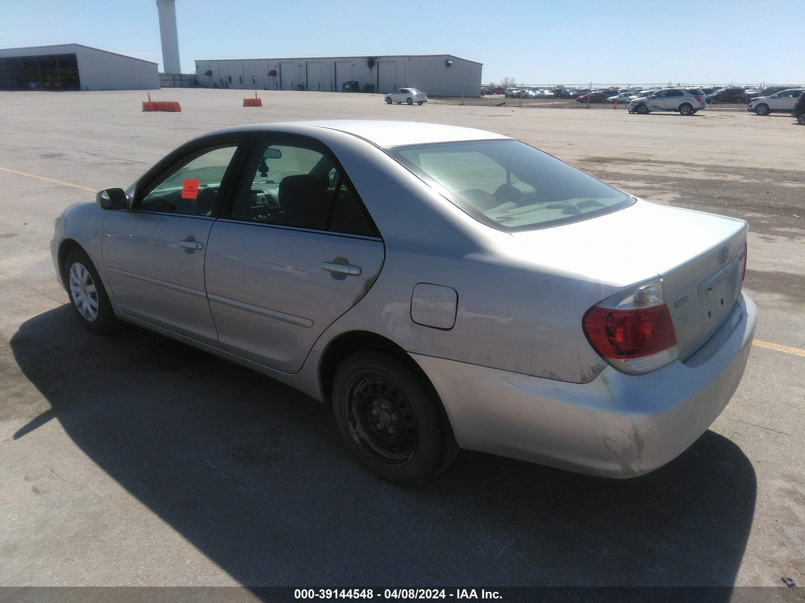 Photo 2 VIN: 4T1BE32K85U070822 - TOYOTA CAMRY 