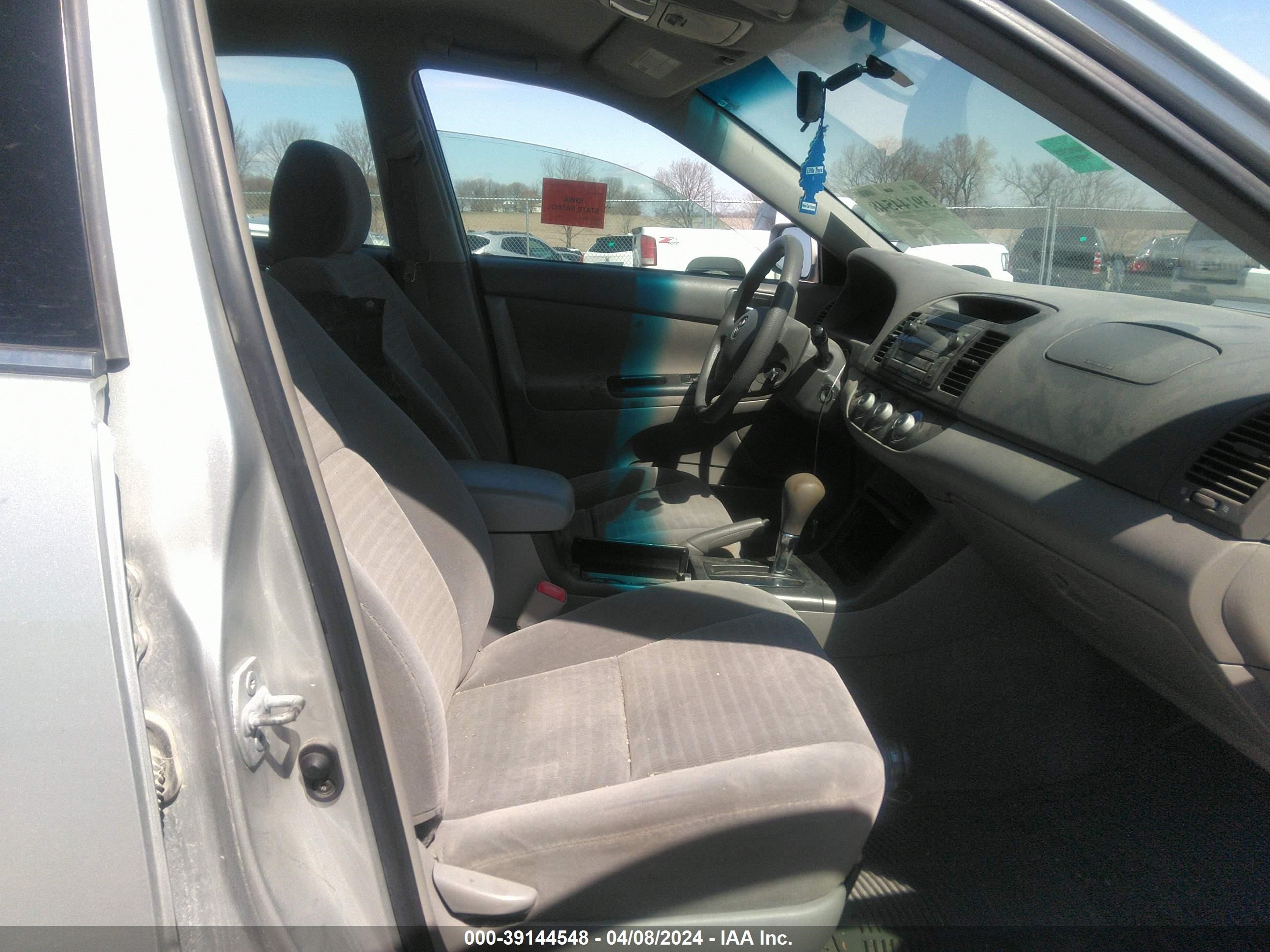 Photo 4 VIN: 4T1BE32K85U070822 - TOYOTA CAMRY 