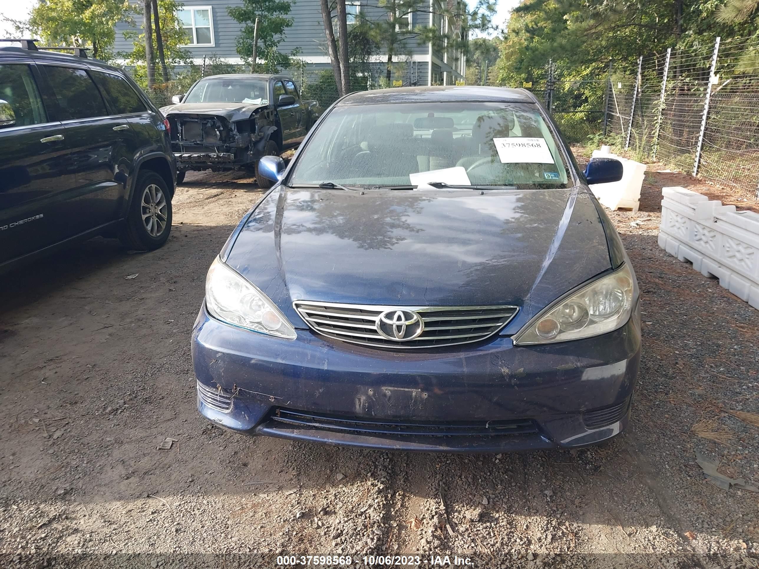 Photo 11 VIN: 4T1BE32K85U381599 - TOYOTA CAMRY 