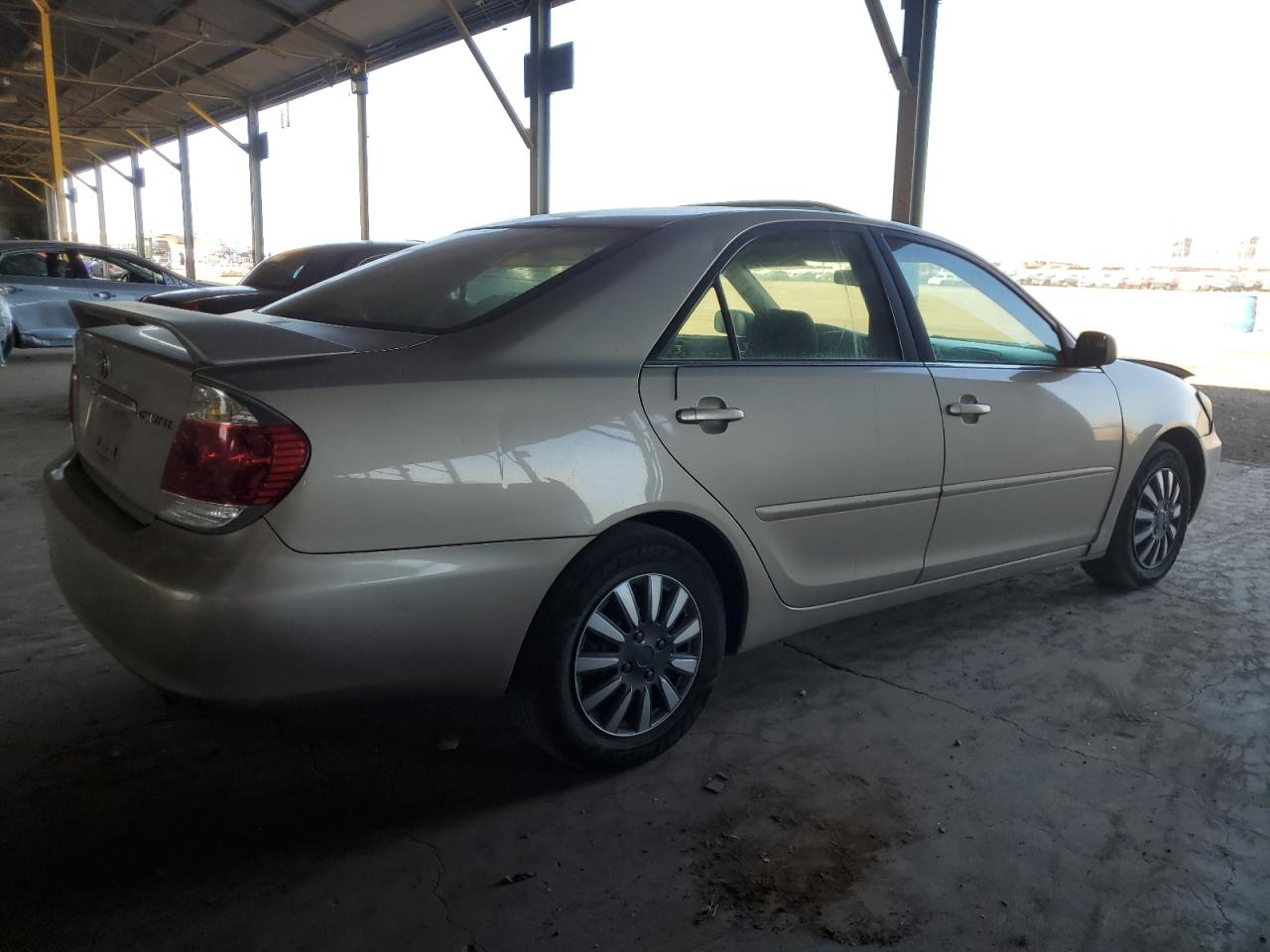 Photo 2 VIN: 4T1BE32K85U505998 - TOYOTA CAMRY 