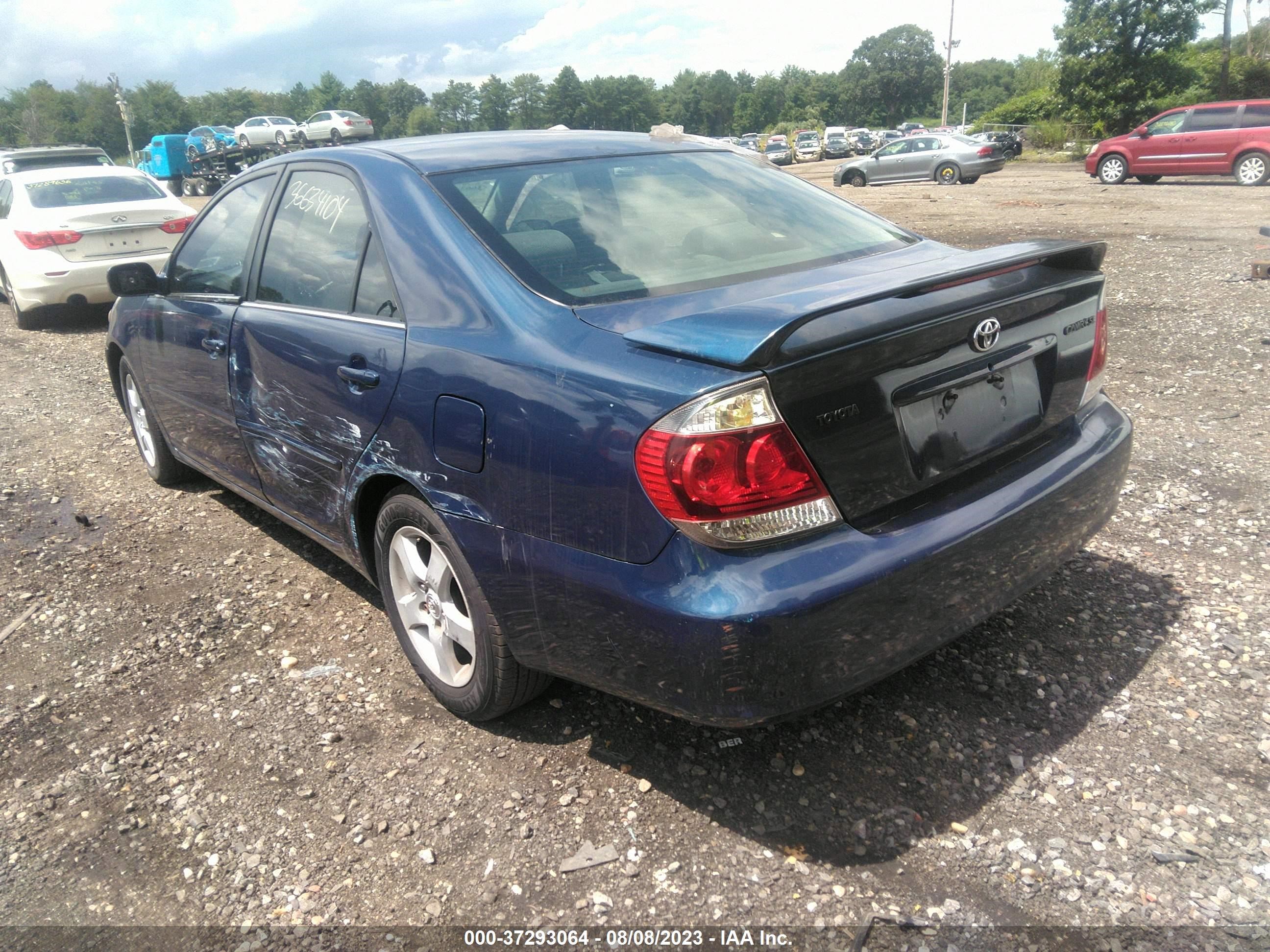 Photo 2 VIN: 4T1BE32K86U111421 - TOYOTA CAMRY 