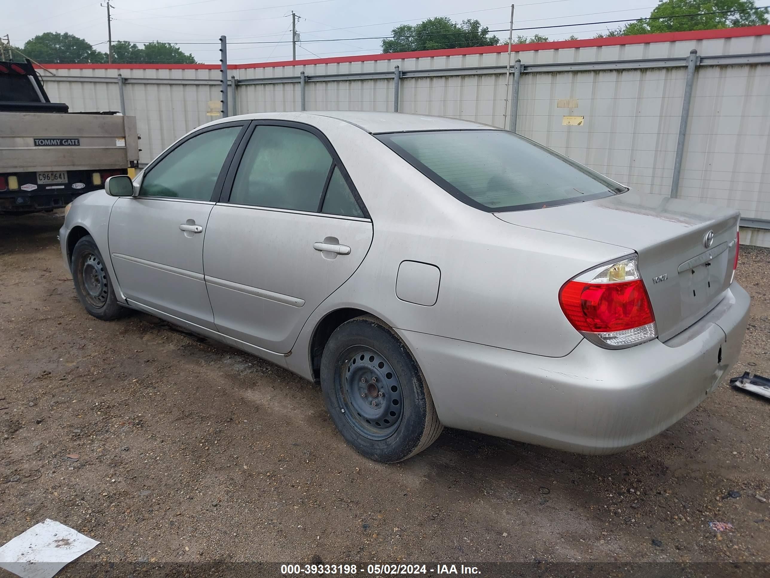 Photo 2 VIN: 4T1BE32K86U120152 - TOYOTA CAMRY 