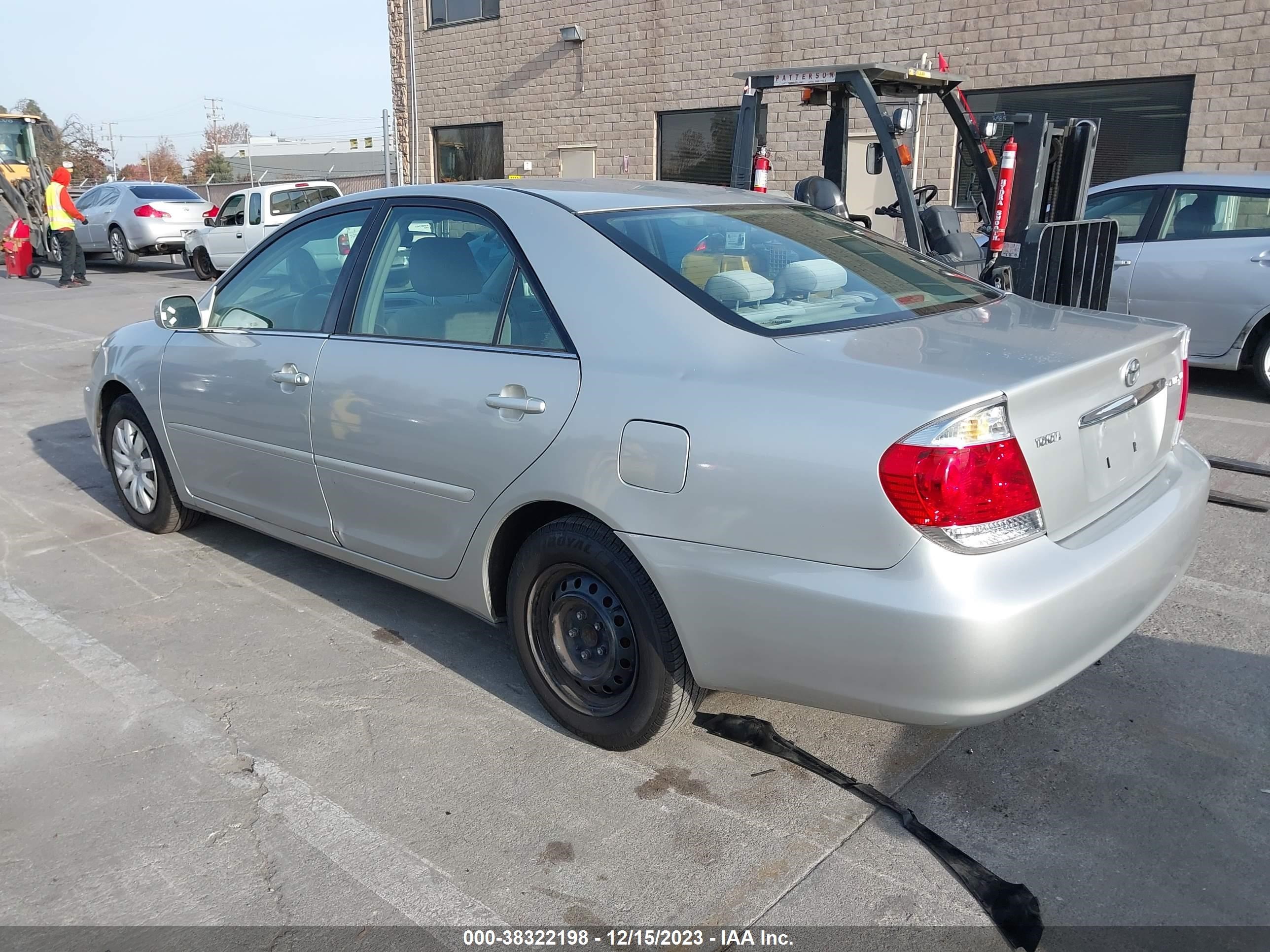 Photo 2 VIN: 4T1BE32K86U701957 - TOYOTA CAMRY 