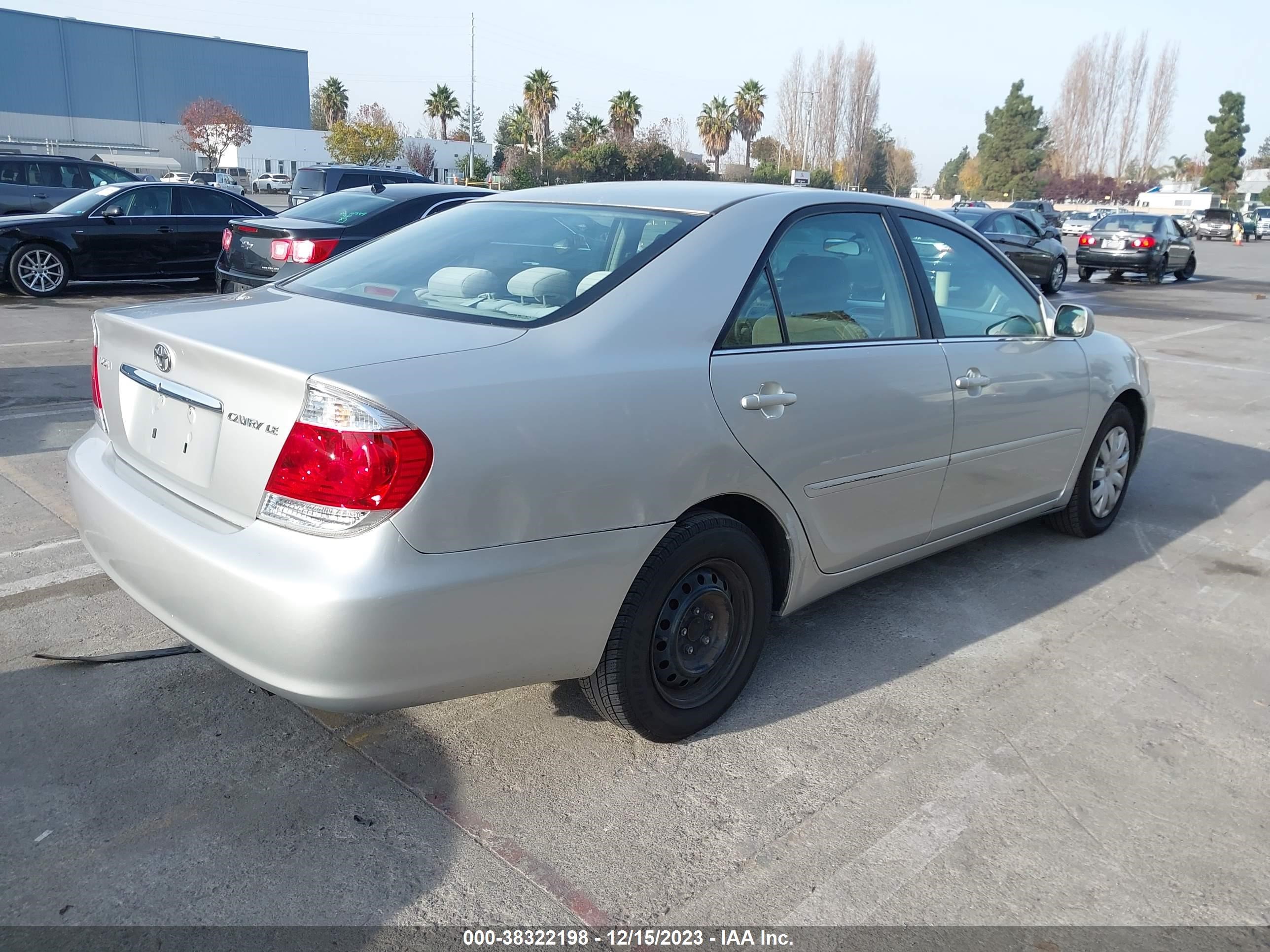 Photo 3 VIN: 4T1BE32K86U701957 - TOYOTA CAMRY 