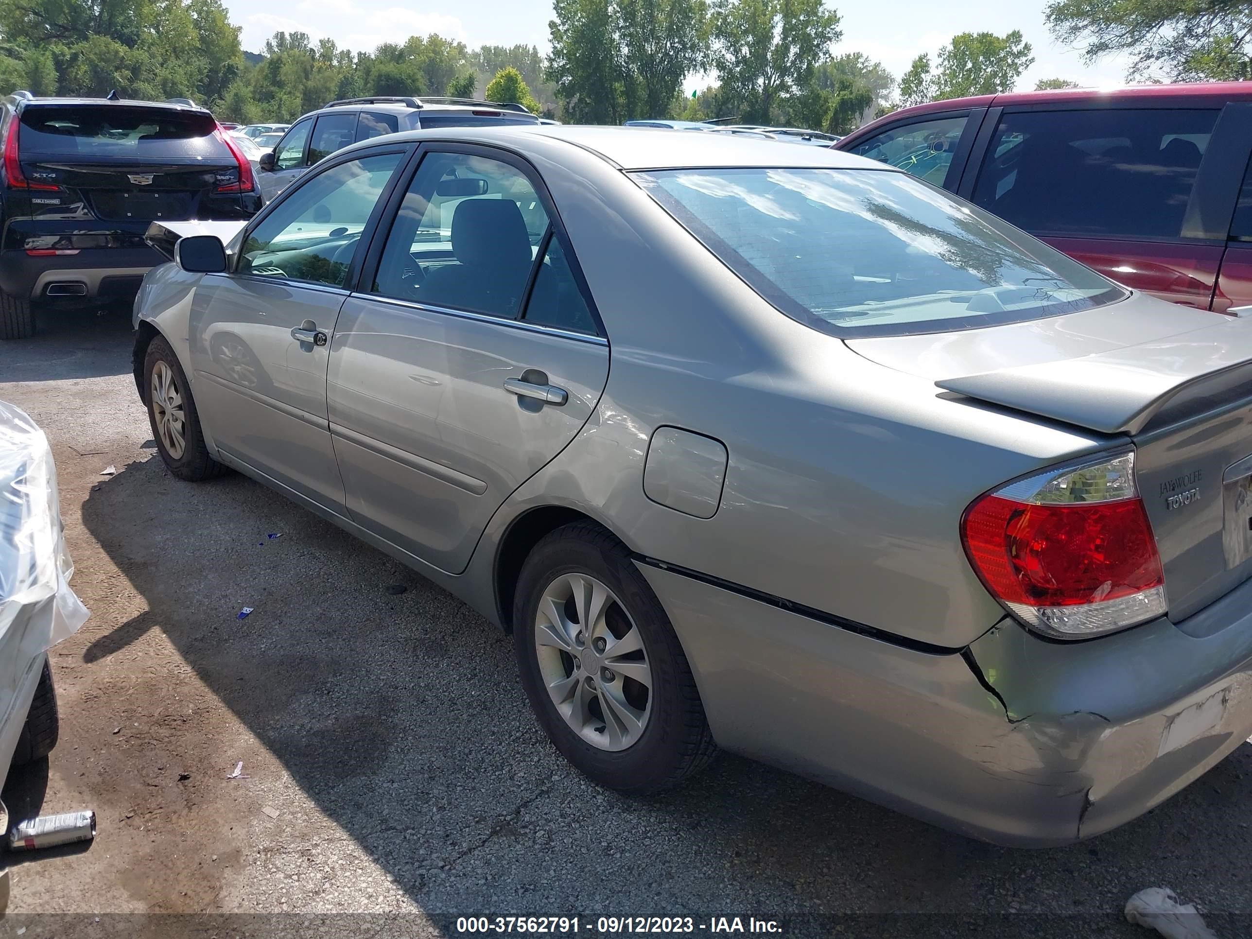 Photo 2 VIN: 4T1BE32K86U711081 - TOYOTA CAMRY 