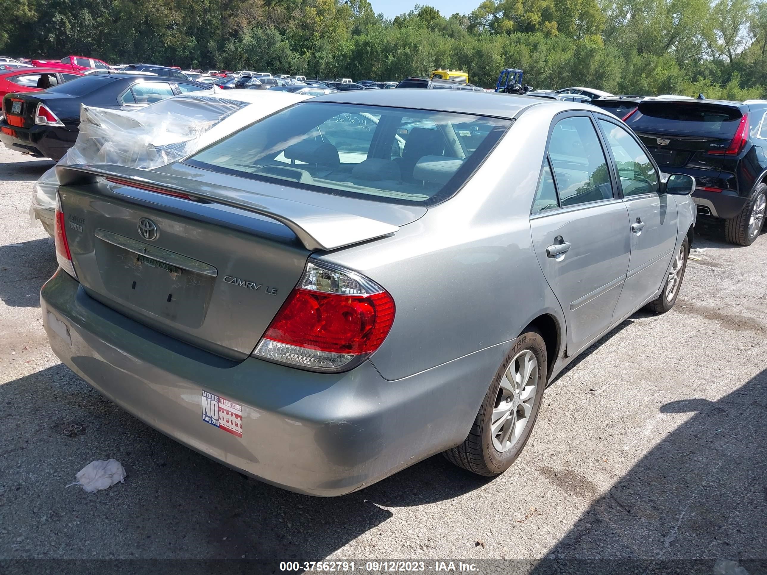 Photo 3 VIN: 4T1BE32K86U711081 - TOYOTA CAMRY 