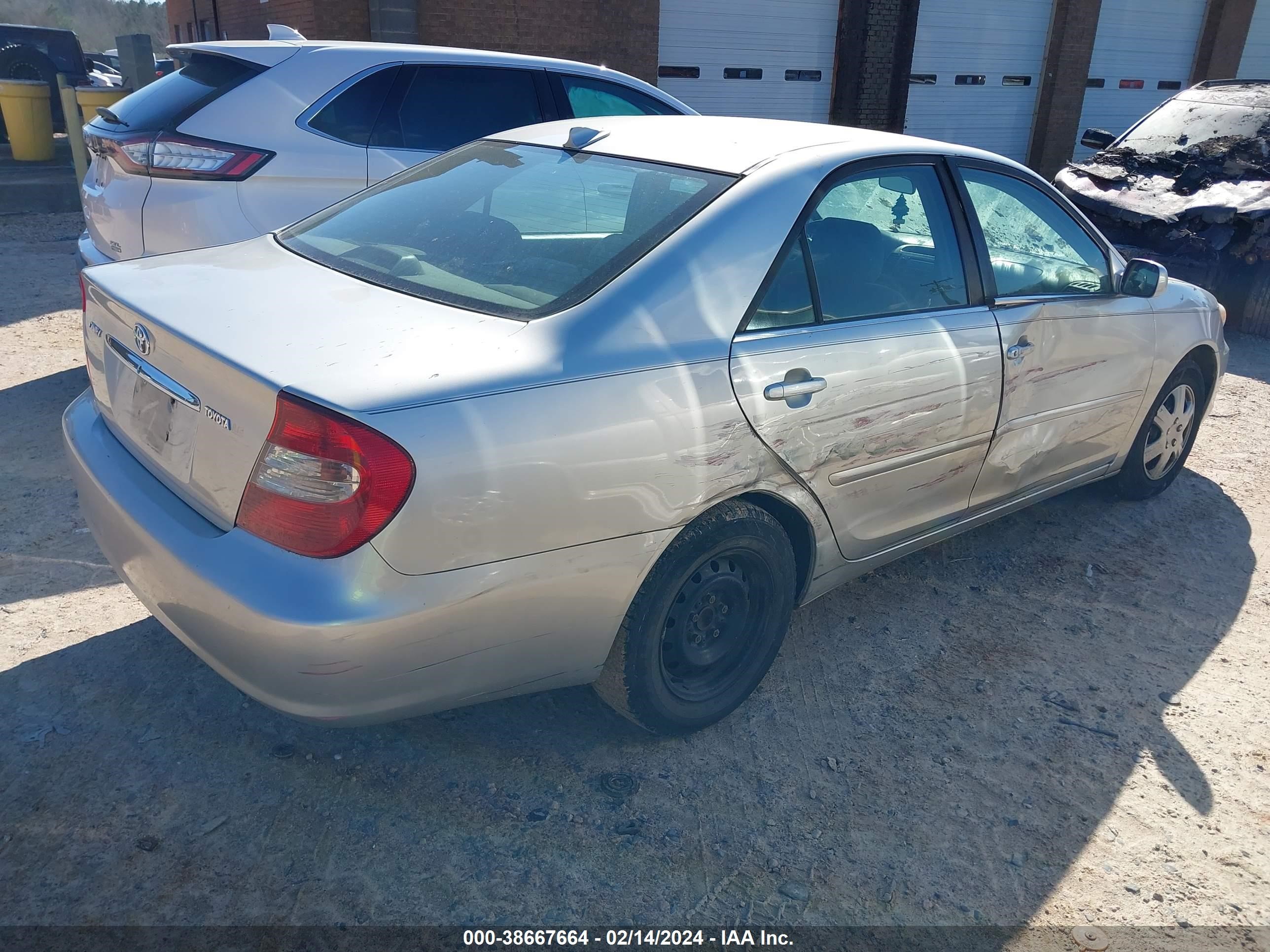 Photo 3 VIN: 4T1BE32K92U054169 - TOYOTA CAMRY 