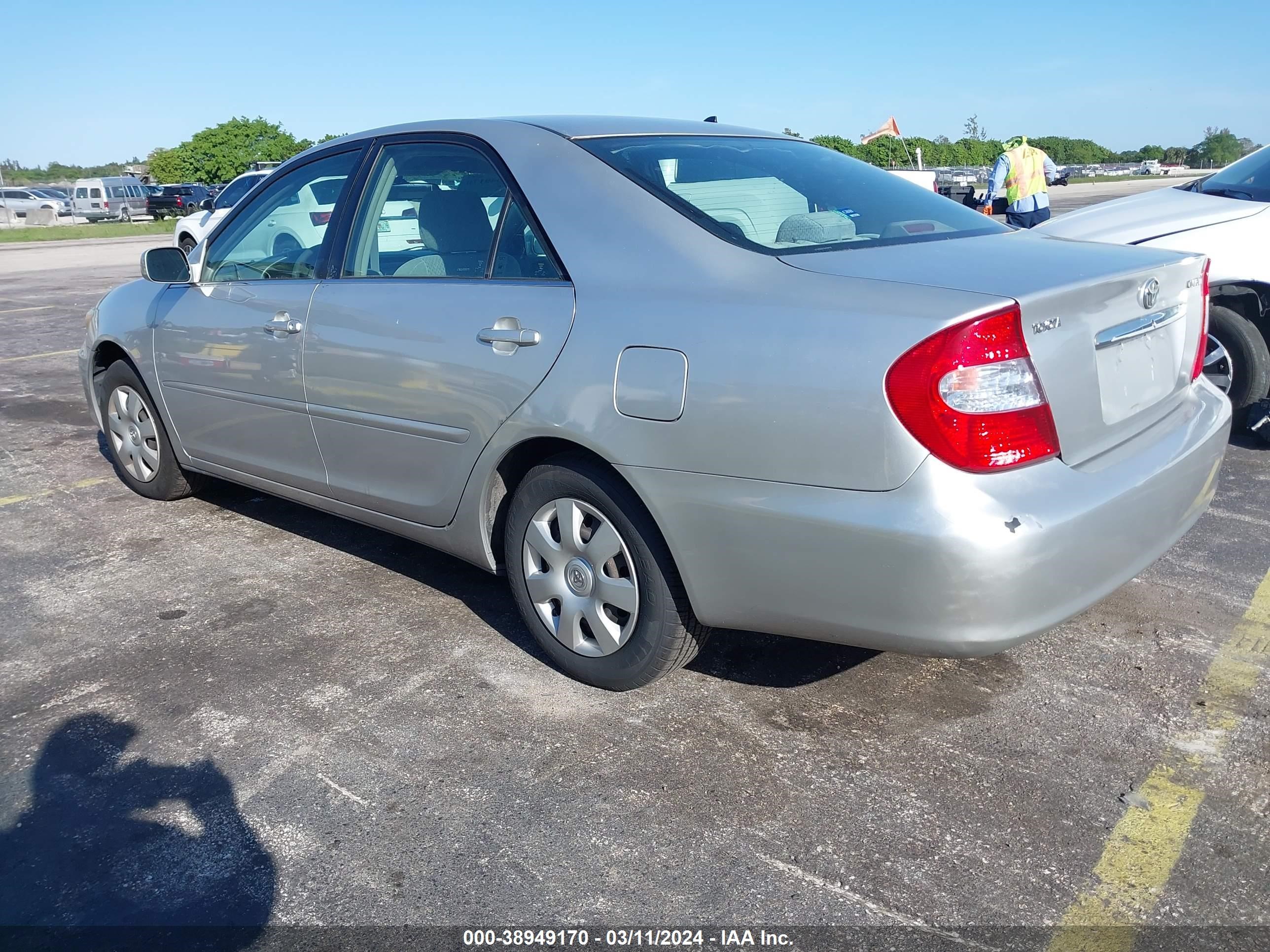 Photo 2 VIN: 4T1BE32K934703759 - TOYOTA CAMRY 