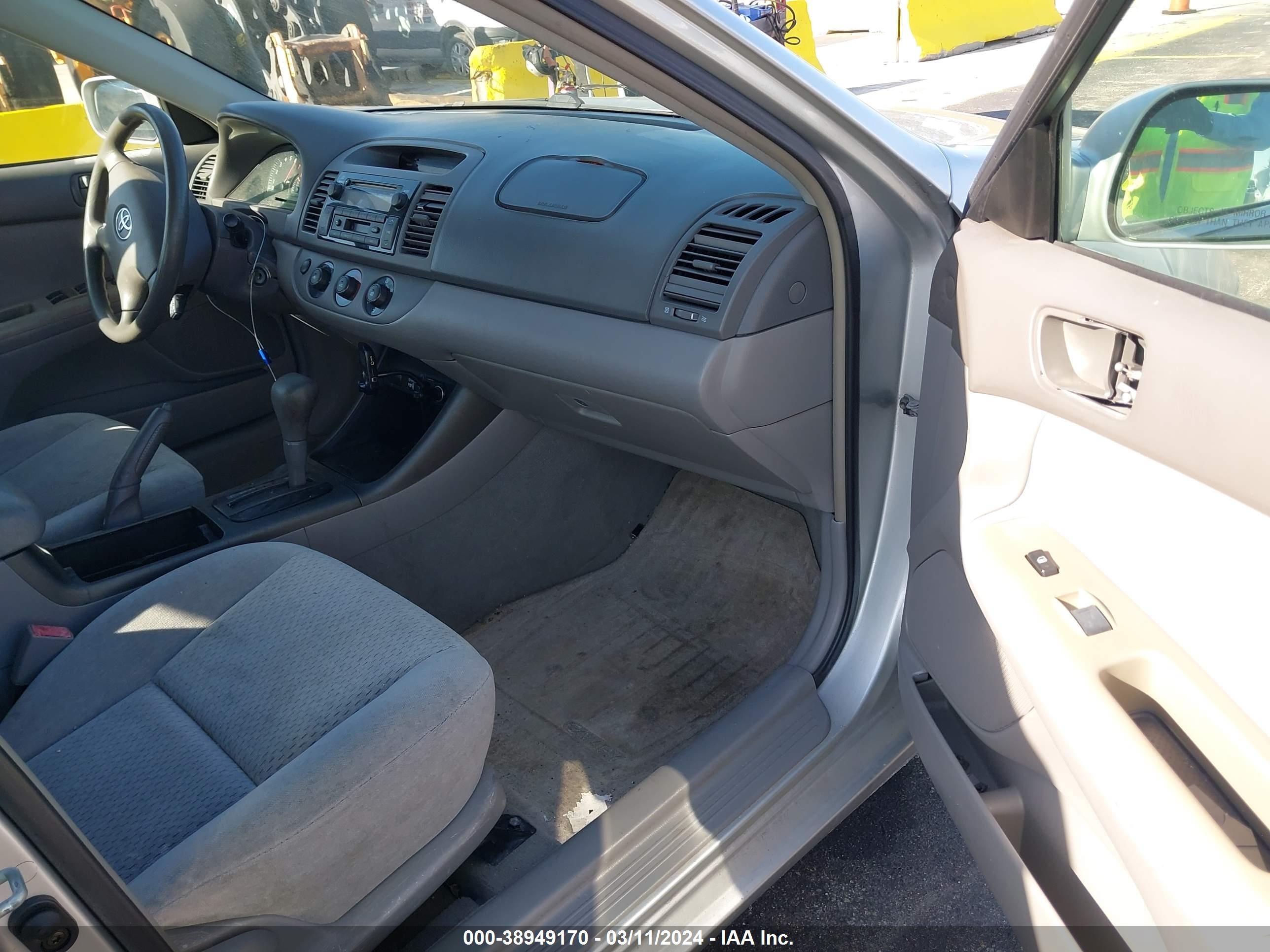 Photo 4 VIN: 4T1BE32K934703759 - TOYOTA CAMRY 