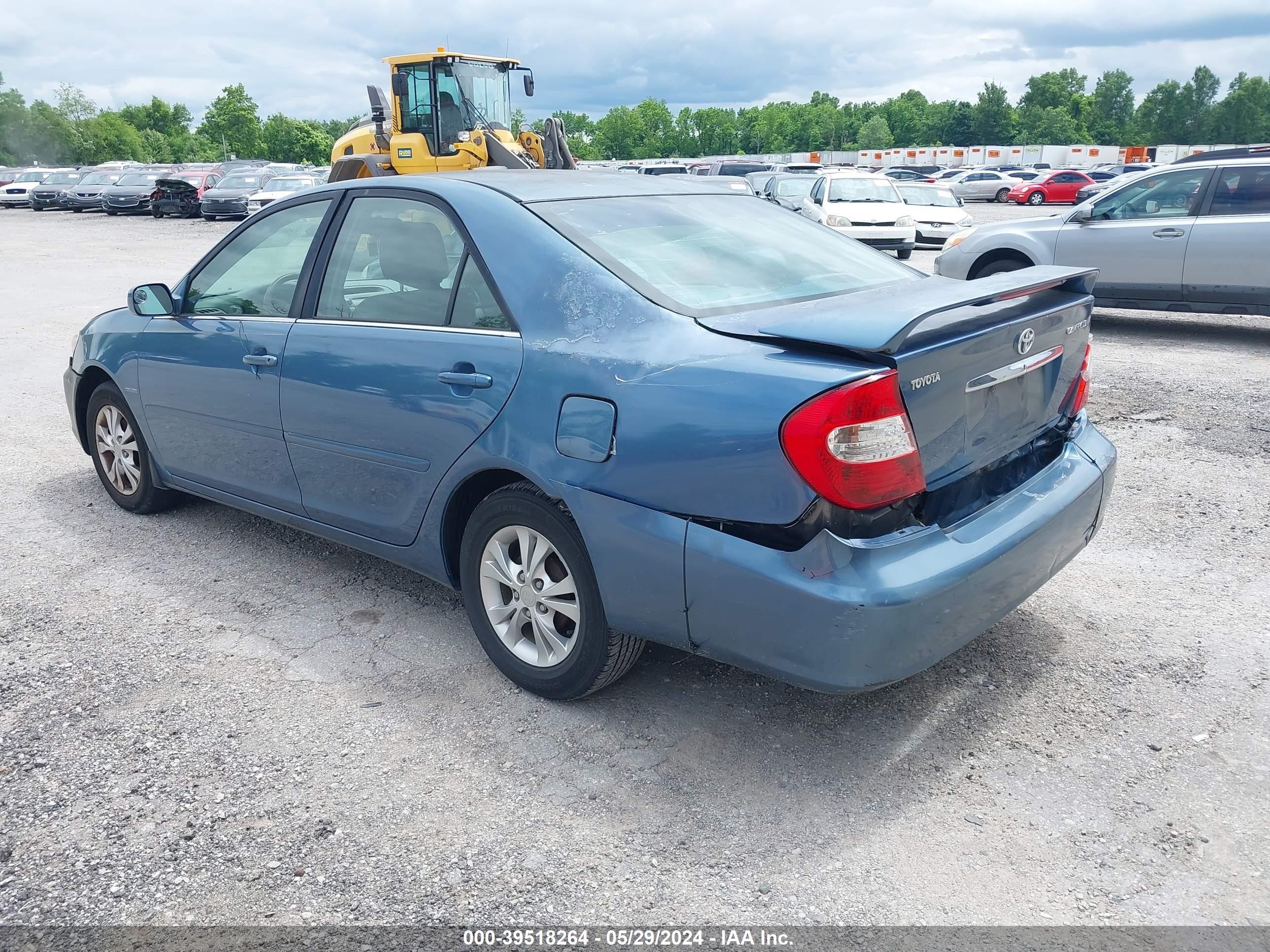 Photo 2 VIN: 4T1BE32K94U830450 - TOYOTA CAMRY 