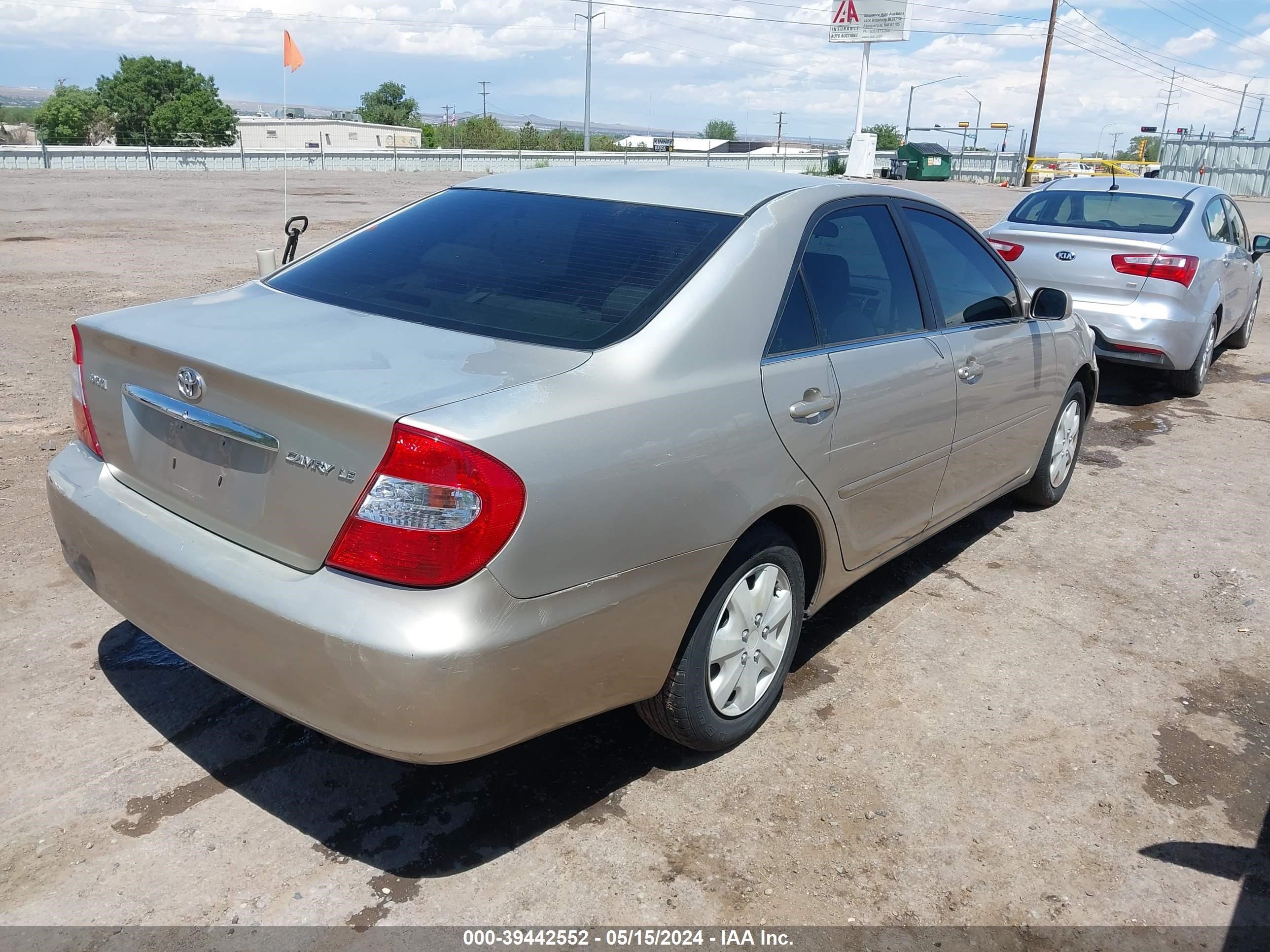 Photo 3 VIN: 4T1BE32K94U917748 - TOYOTA CAMRY 