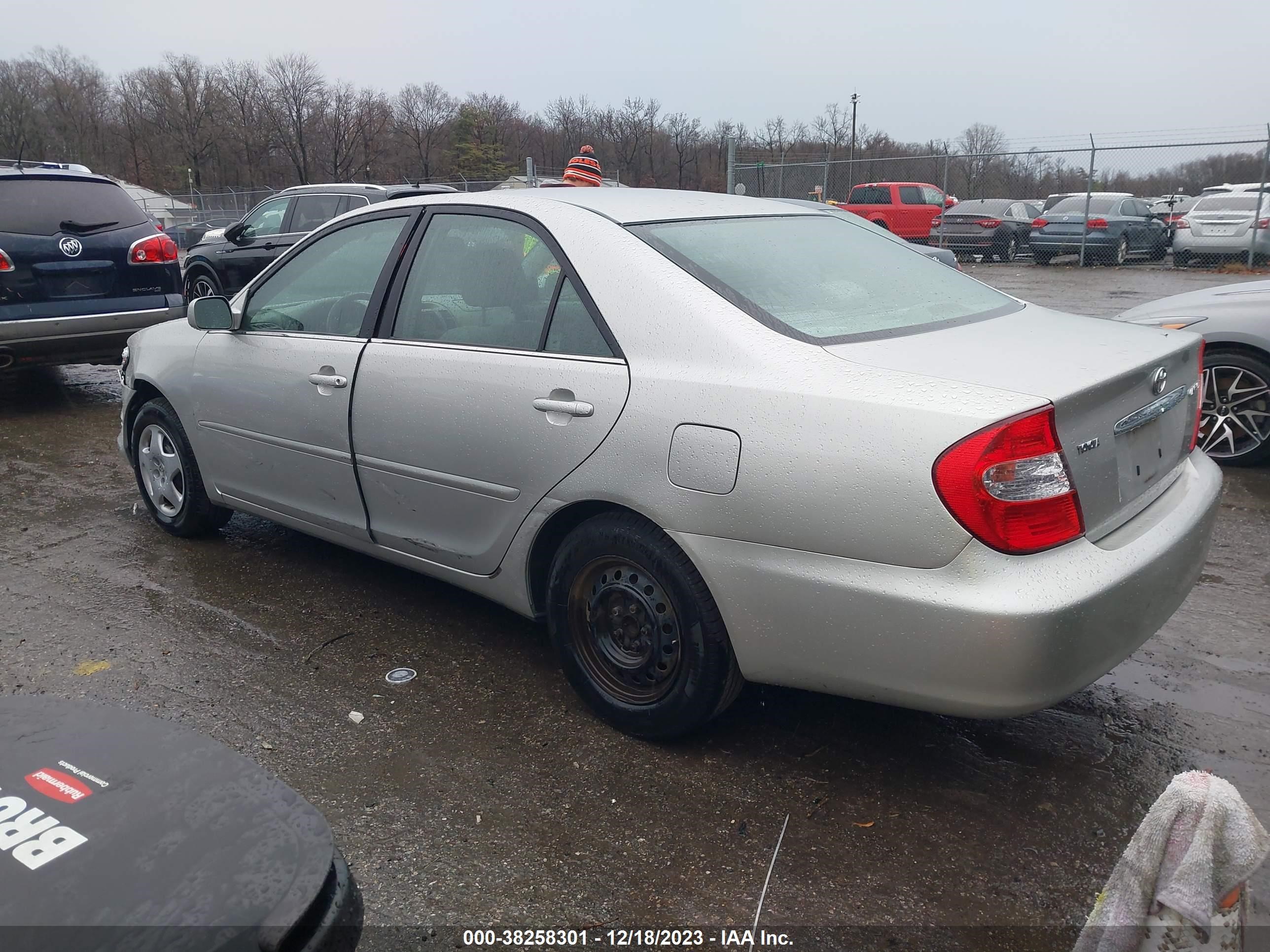 Photo 2 VIN: 4T1BE32K94U932122 - TOYOTA CAMRY 