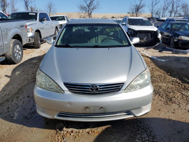 Photo 4 VIN: 4T1BE32K95U038686 - TOYOTA CAMRY 