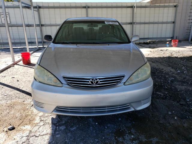 Photo 4 VIN: 4T1BE32K95U050885 - TOYOTA CAMRY LE 