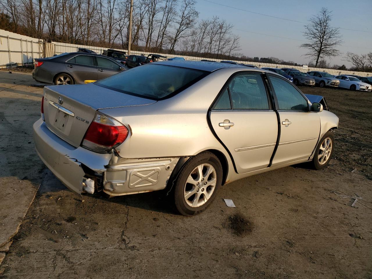 Photo 2 VIN: 4T1BE32K95U083157 - TOYOTA CAMRY 