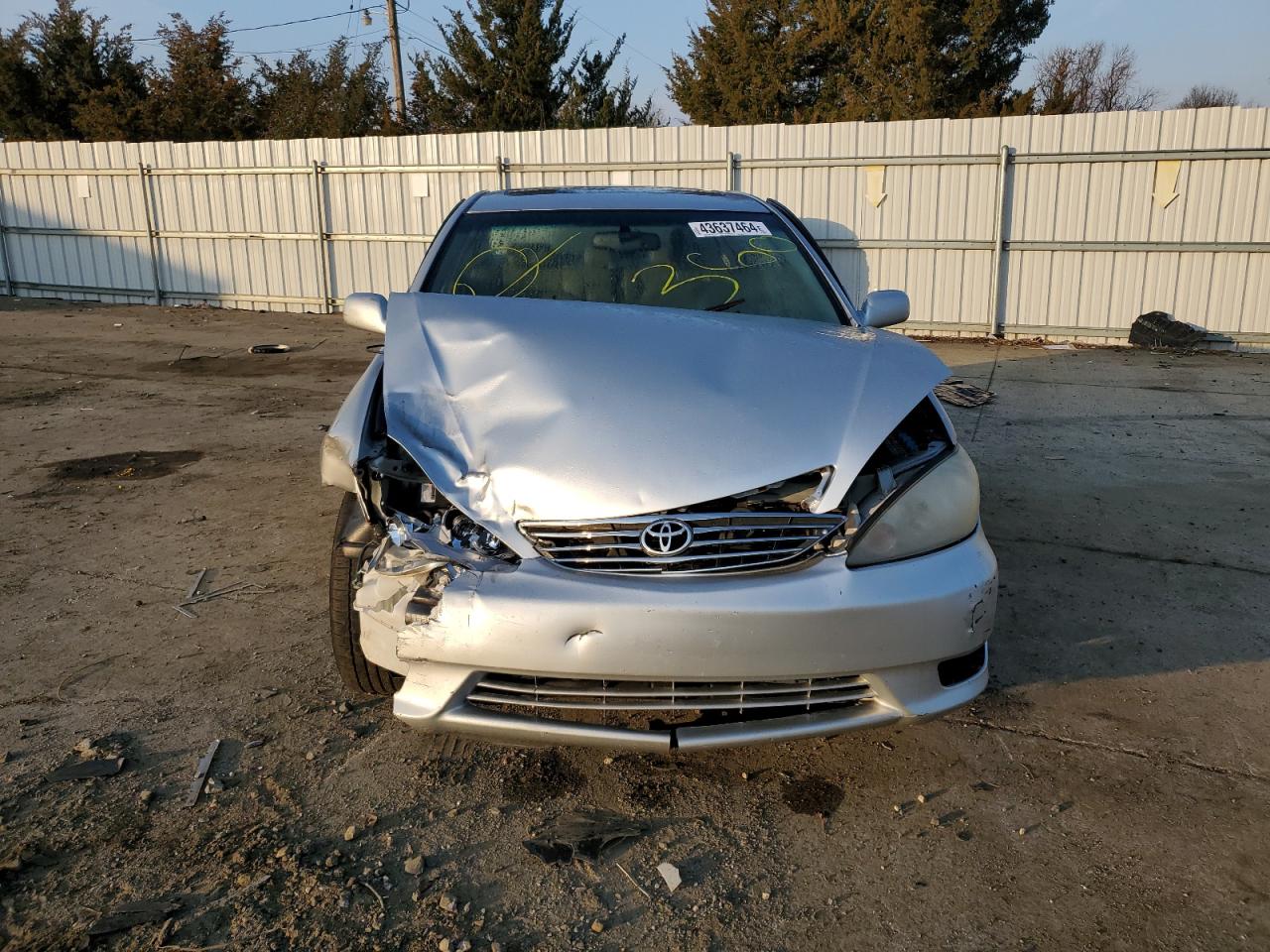 Photo 4 VIN: 4T1BE32K95U083157 - TOYOTA CAMRY 