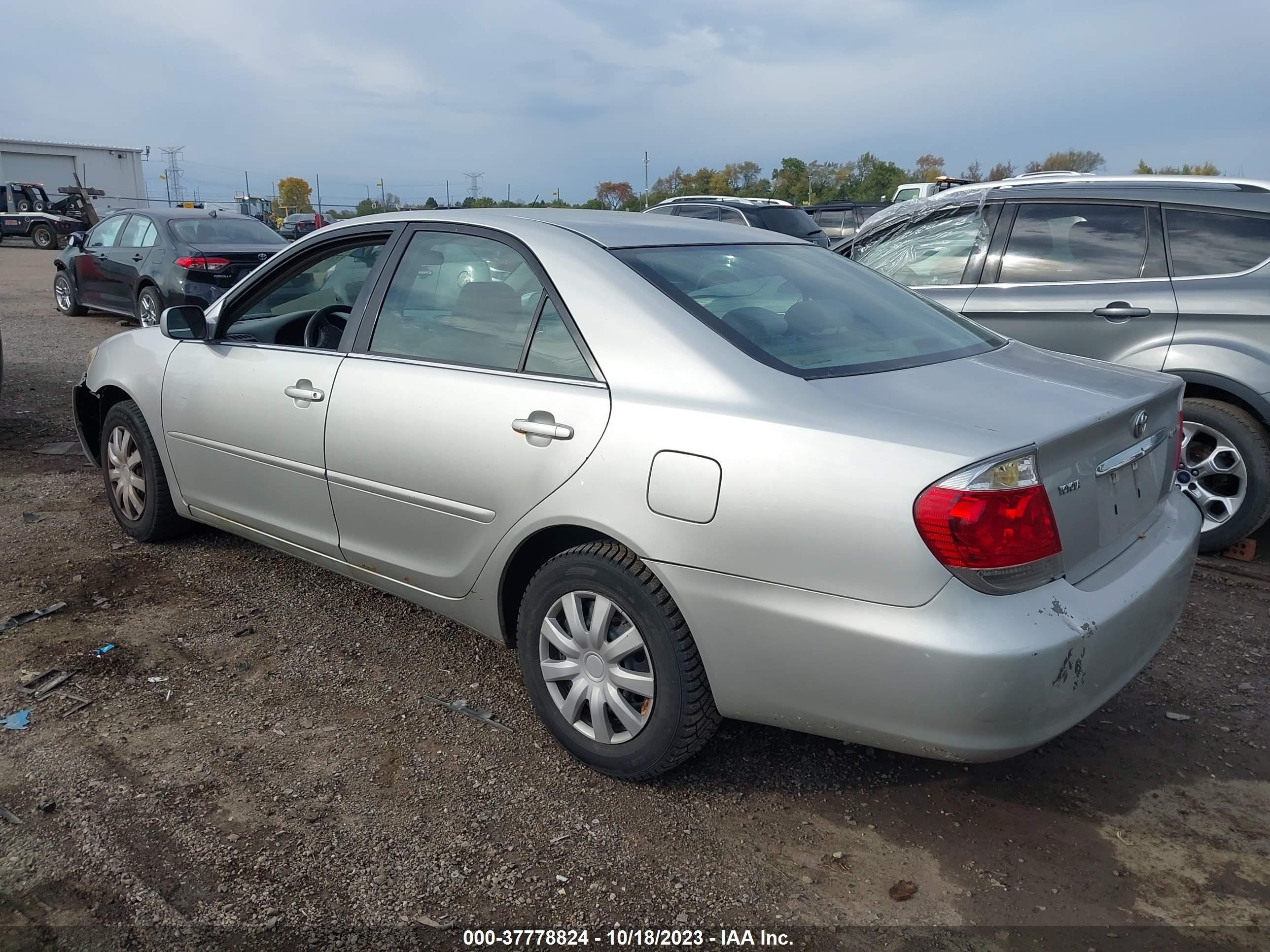 Photo 2 VIN: 4T1BE32K95U098628 - TOYOTA CAMRY 