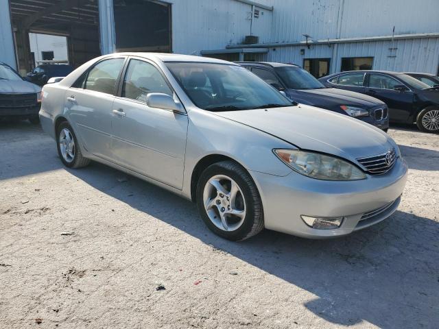 Photo 3 VIN: 4T1BE32K95U400175 - TOYOTA CAMRY LE 