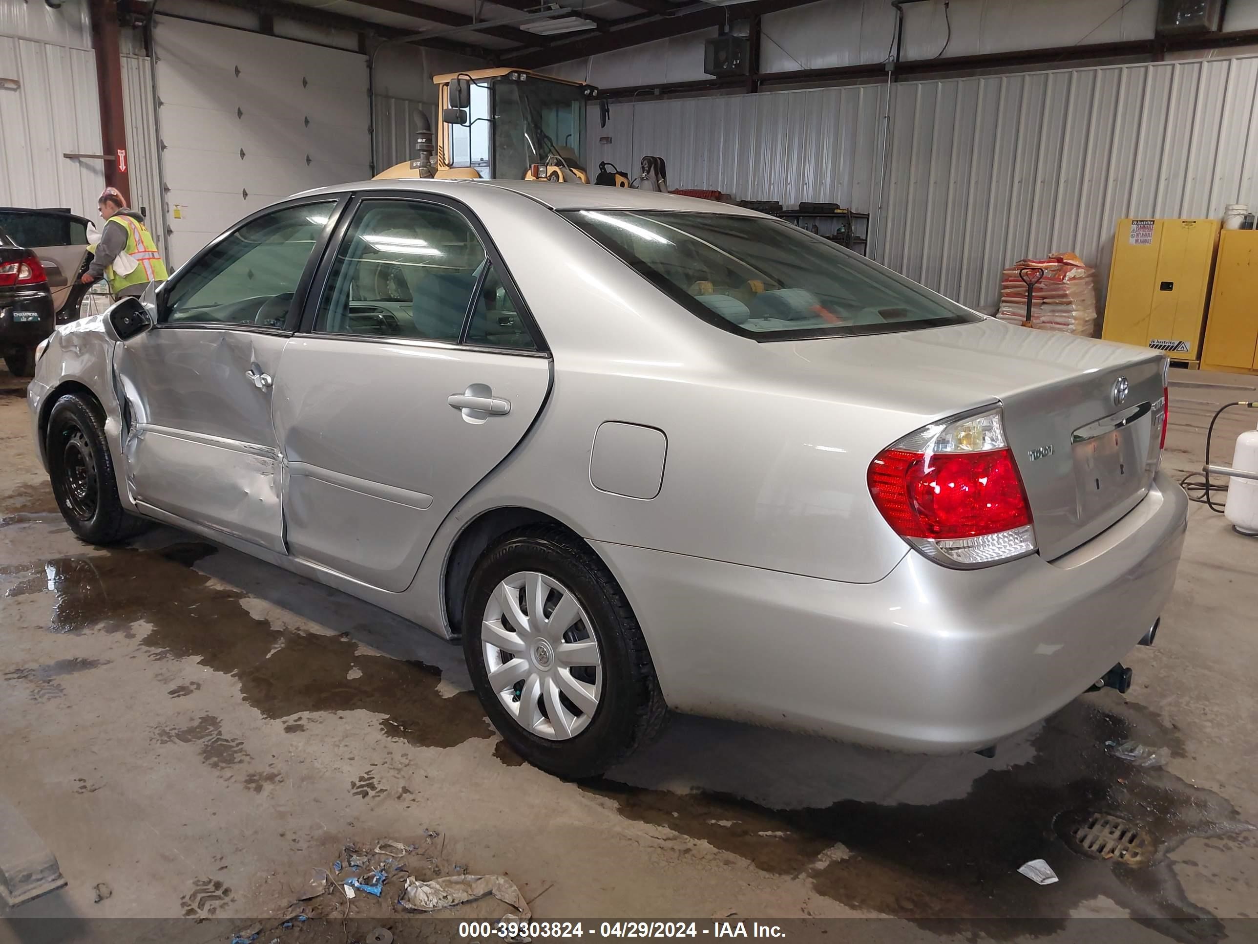 Photo 2 VIN: 4T1BE32K95U537875 - TOYOTA CAMRY 