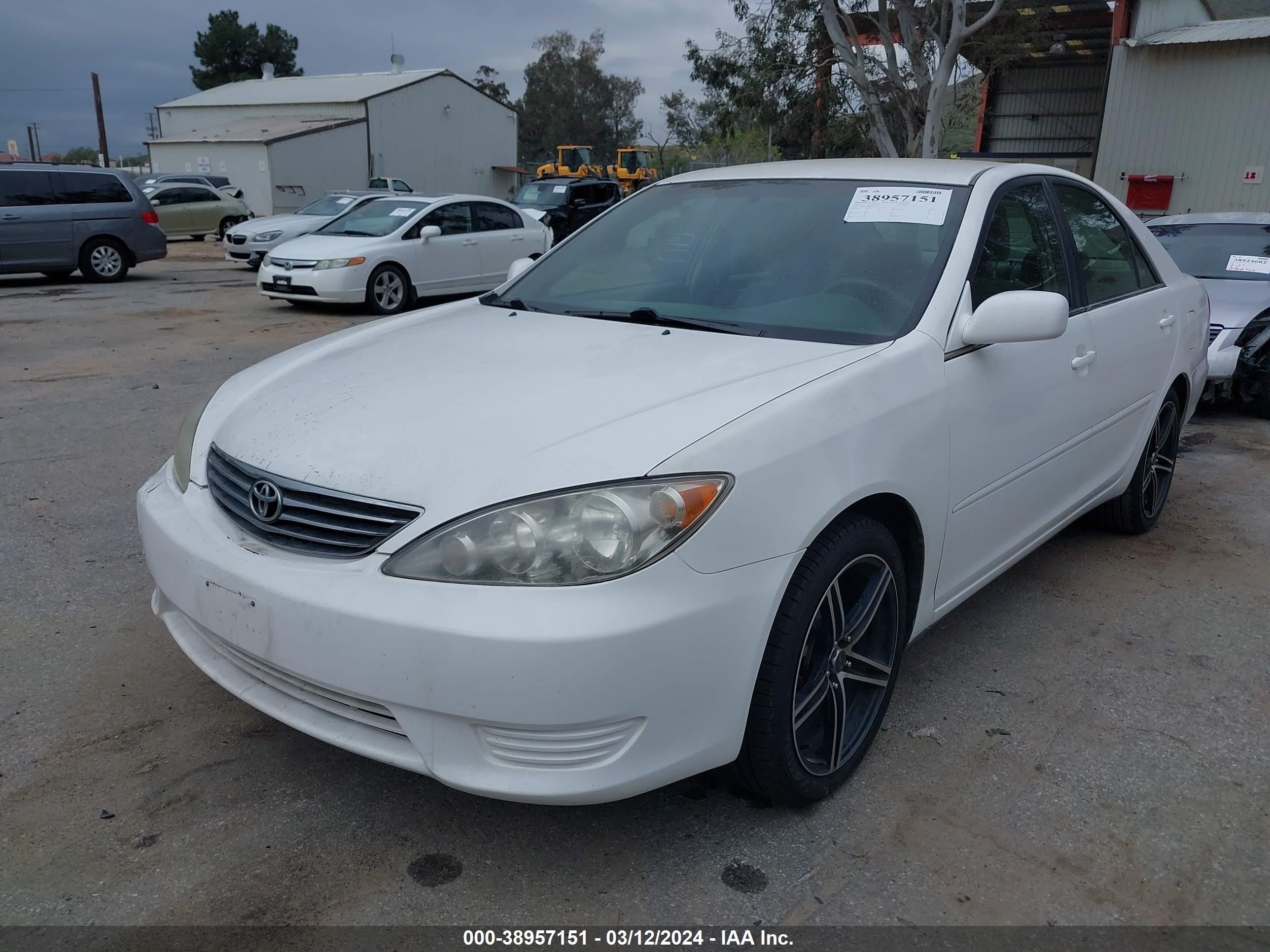 Photo 1 VIN: 4T1BE32K95U556474 - TOYOTA CAMRY 