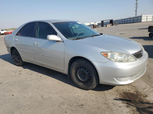 Photo 3 VIN: 4T1BE32K95U627270 - TOYOTA CAMRY LE 