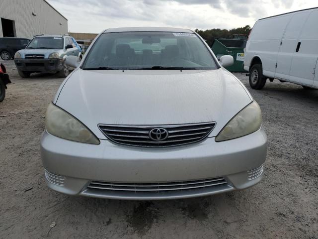 Photo 4 VIN: 4T1BE32K95U957510 - TOYOTA CAMRY 