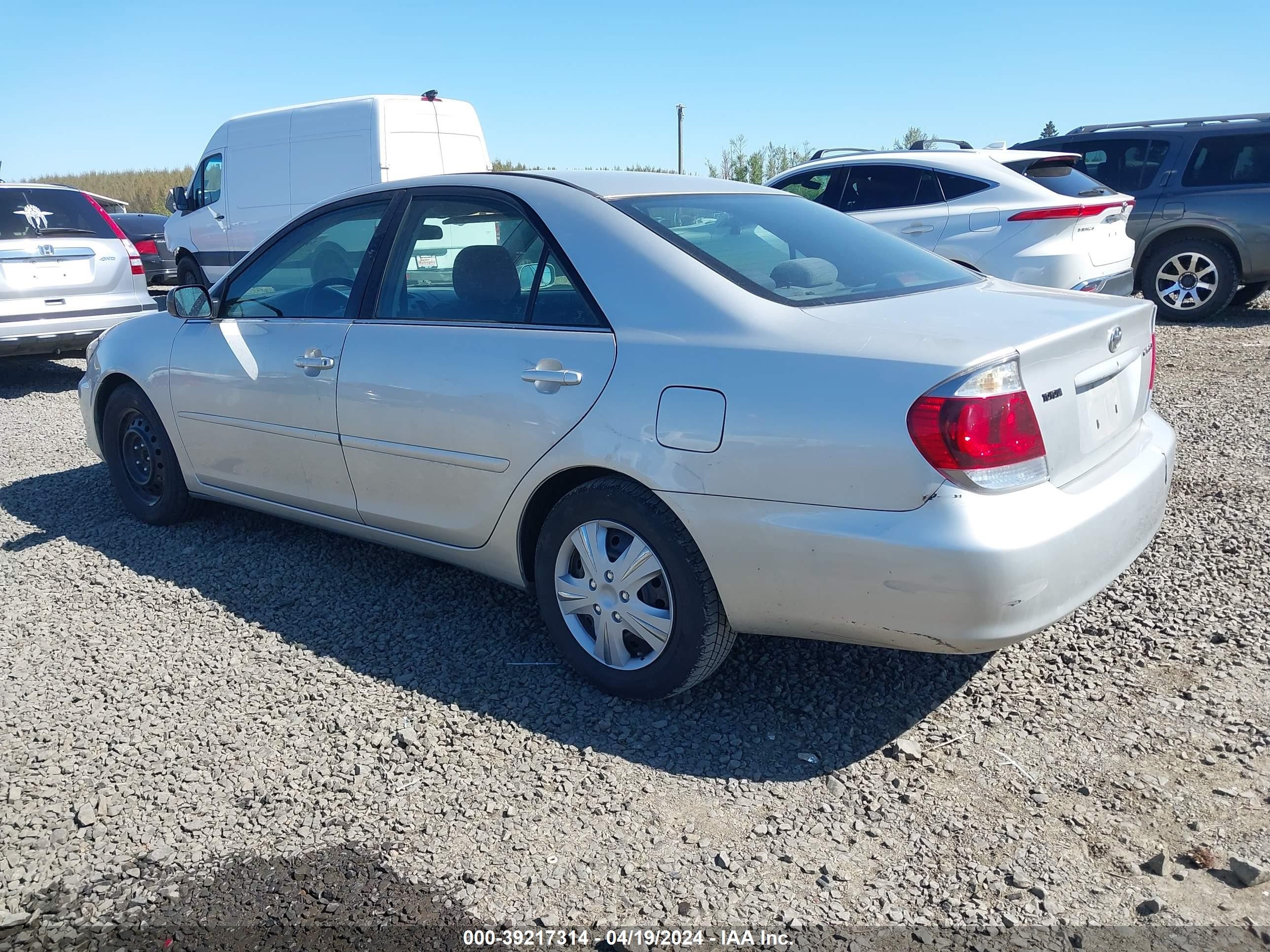 Photo 2 VIN: 4T1BE32K95U973917 - TOYOTA CAMRY 