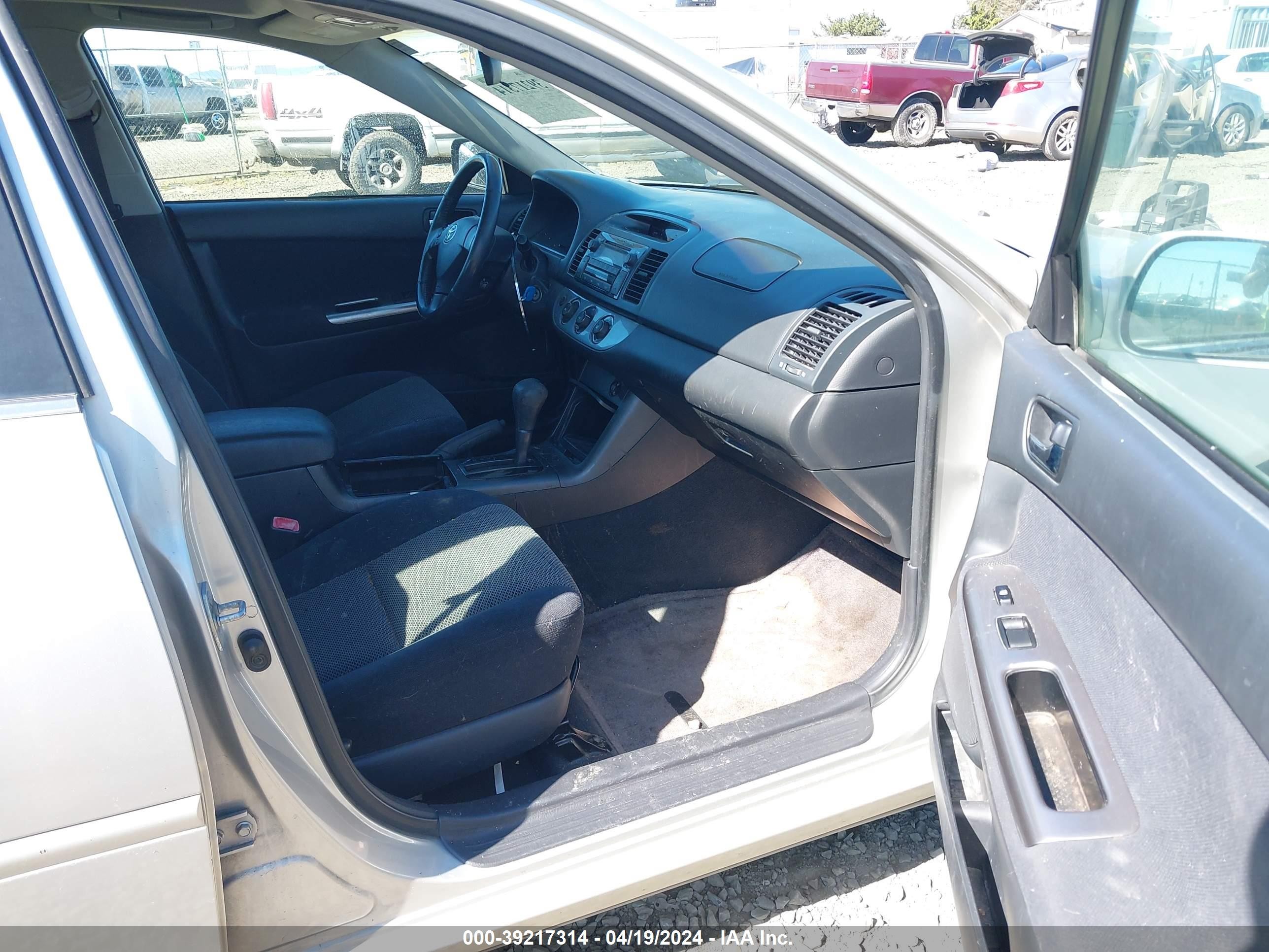 Photo 4 VIN: 4T1BE32K95U973917 - TOYOTA CAMRY 