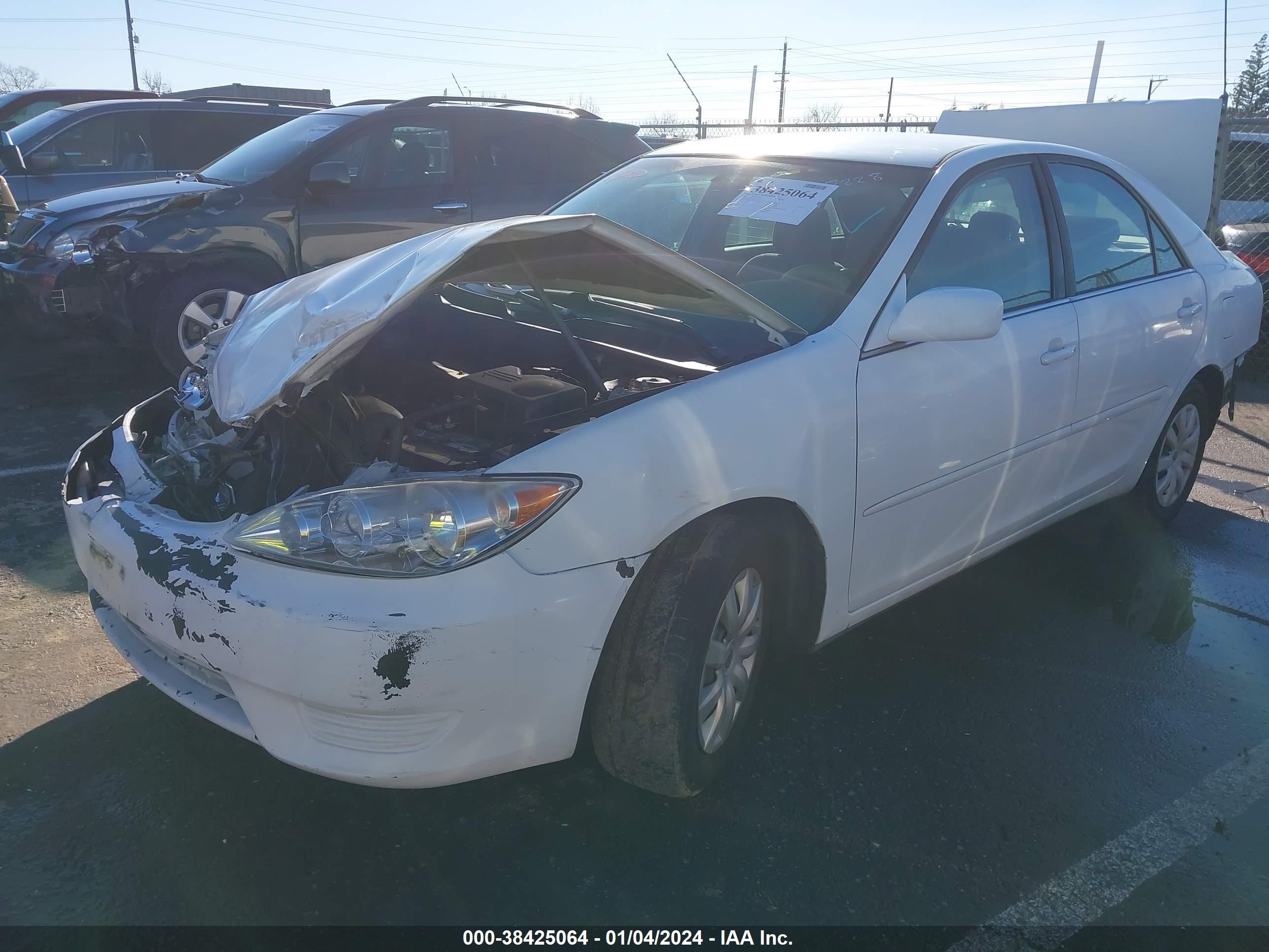 Photo 1 VIN: 4T1BE32K96U692217 - TOYOTA CAMRY 