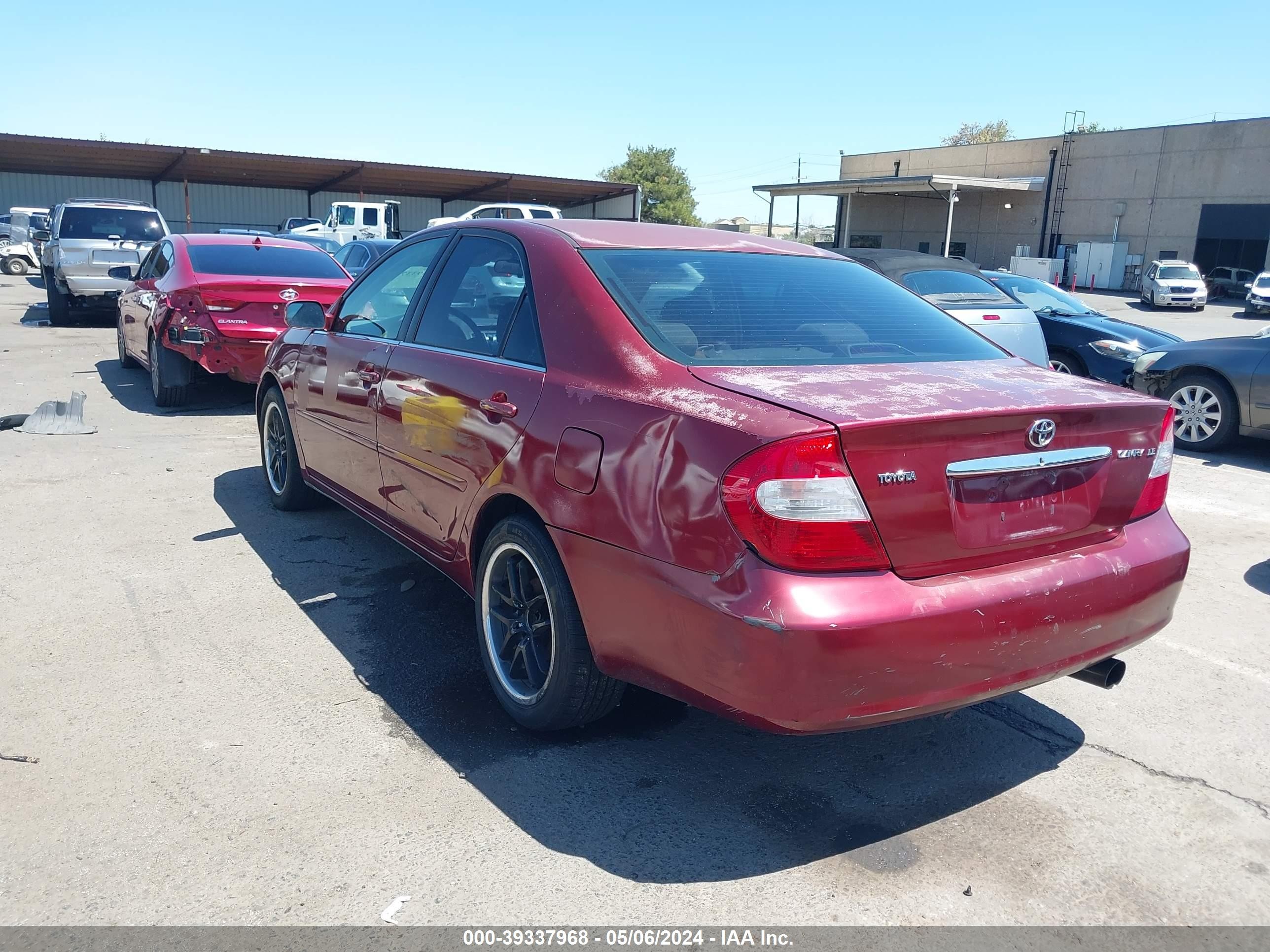 Photo 2 VIN: 4T1BE32KX2U555846 - TOYOTA CAMRY 