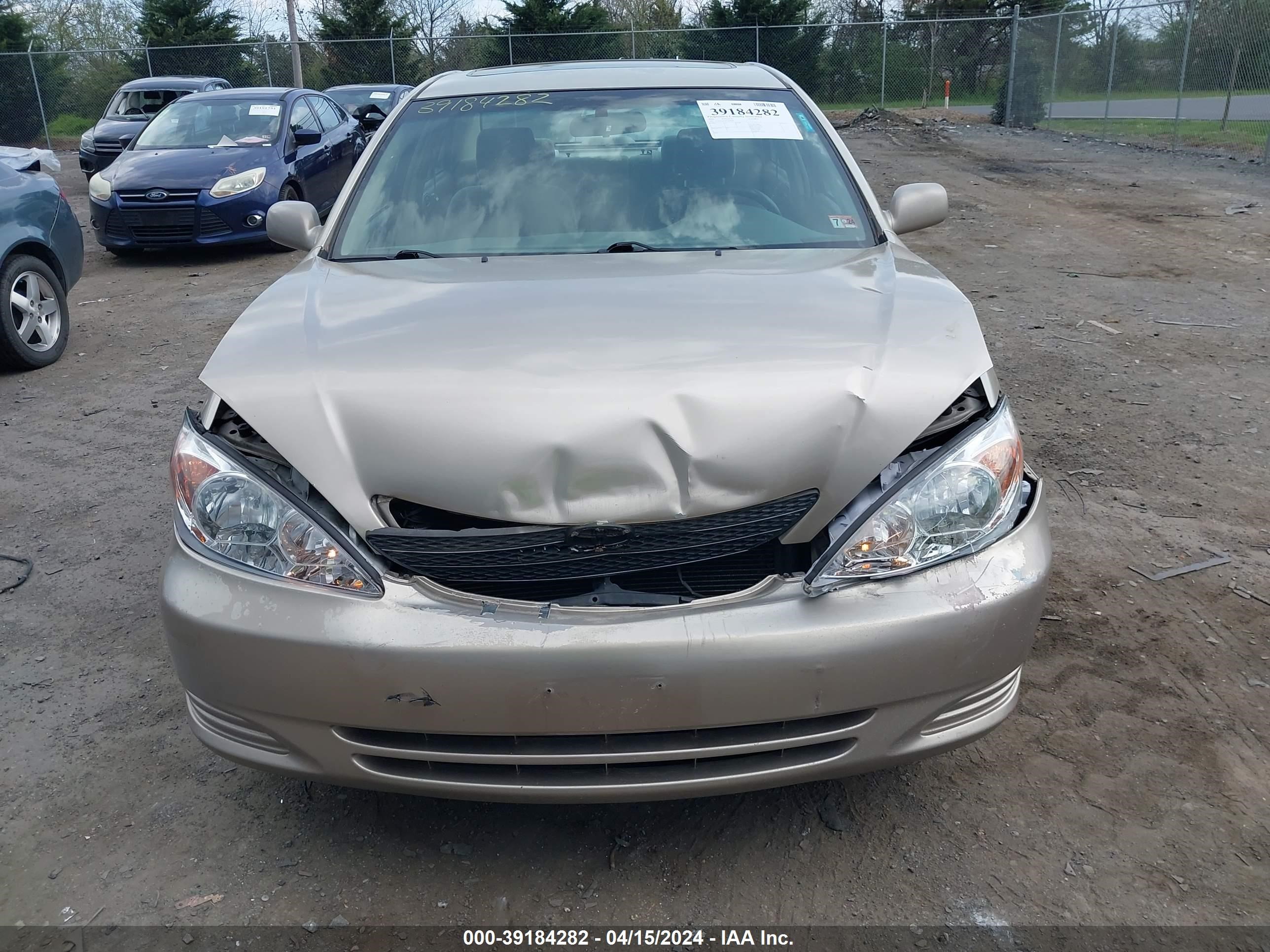 Photo 11 VIN: 4T1BE32KX2U563624 - TOYOTA CAMRY 