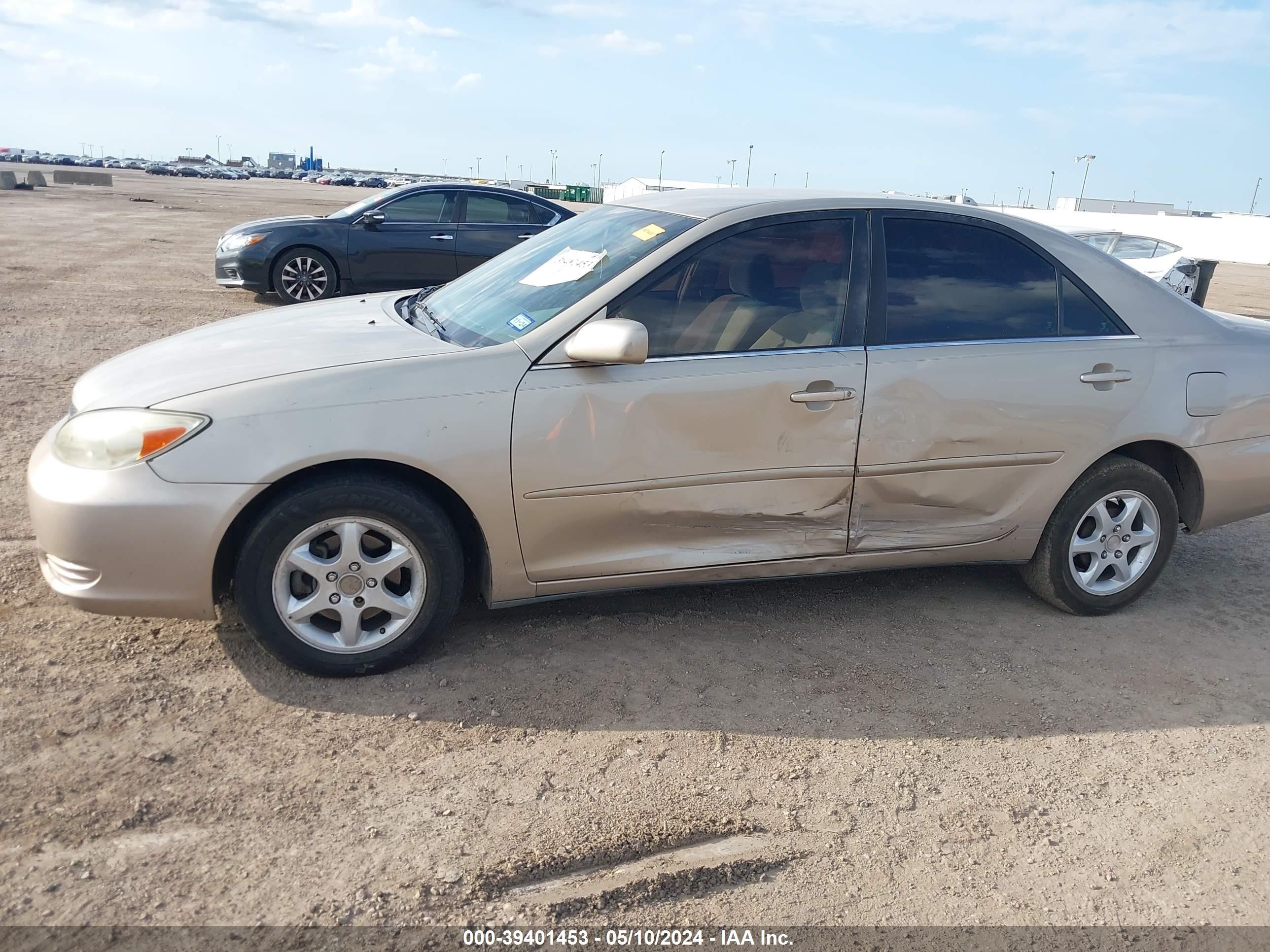 Photo 5 VIN: 4T1BE32KX3U166299 - TOYOTA CAMRY 