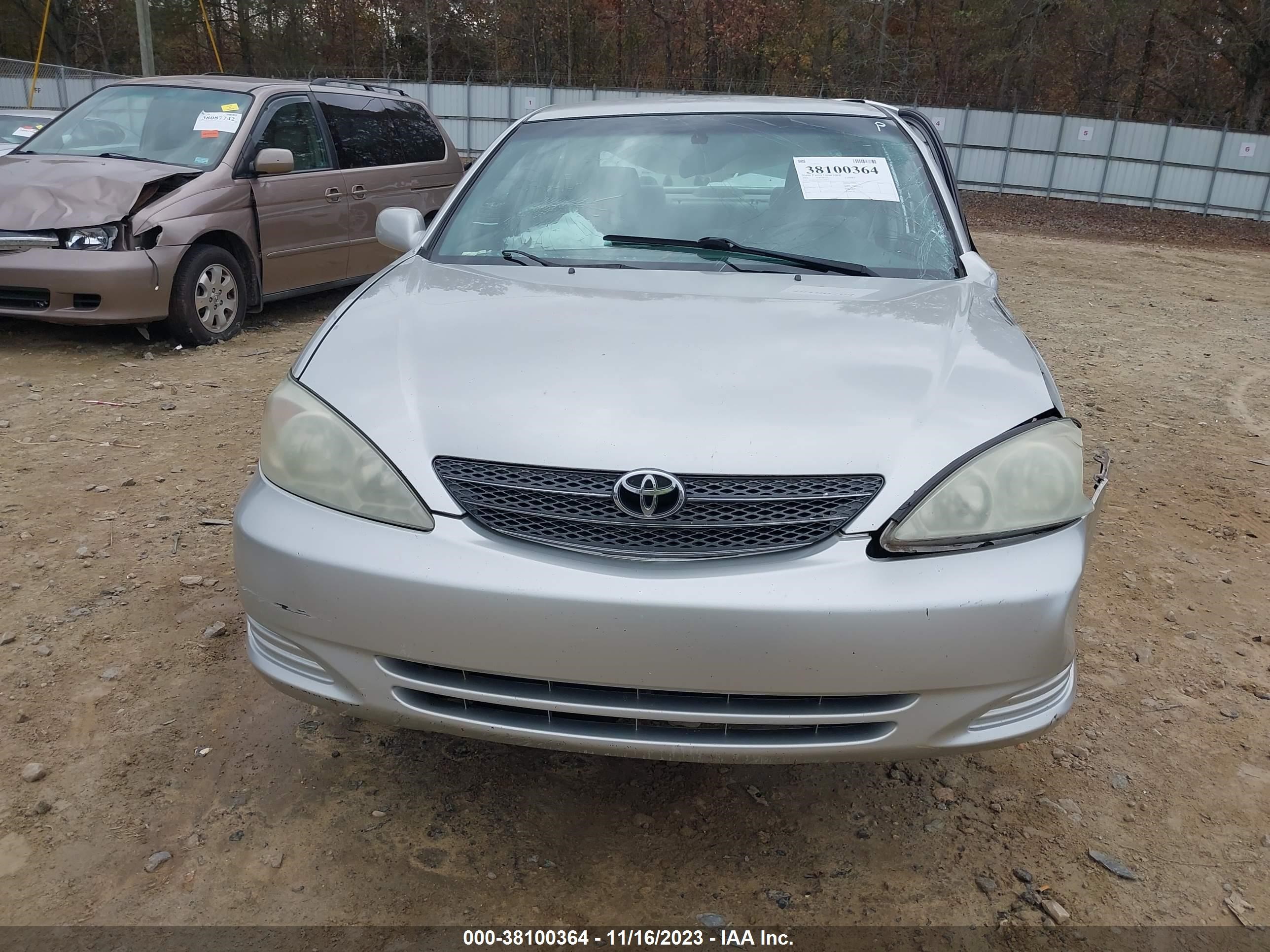 Photo 10 VIN: 4T1BE32KX3U768135 - TOYOTA CAMRY 