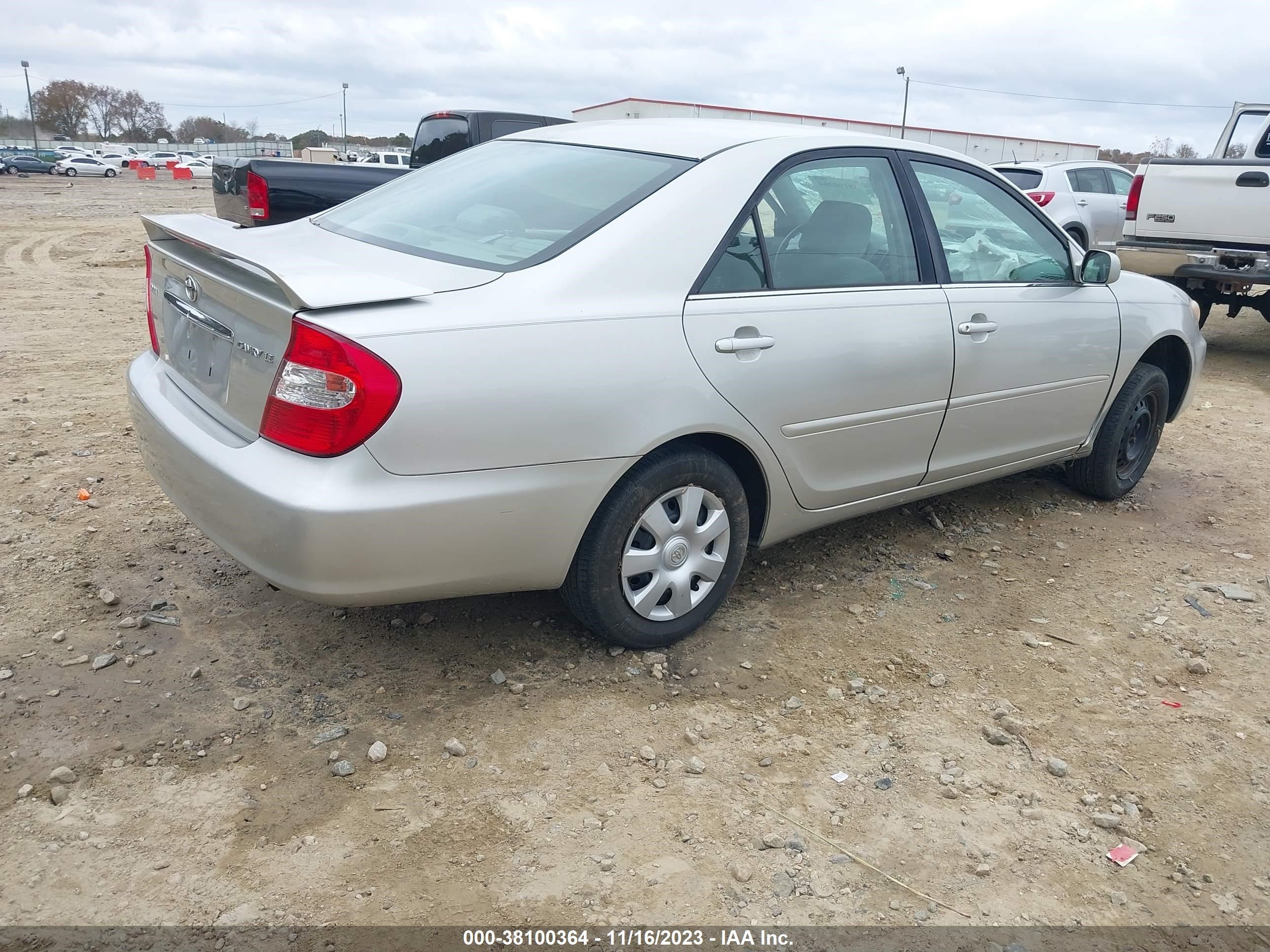 Photo 3 VIN: 4T1BE32KX3U768135 - TOYOTA CAMRY 